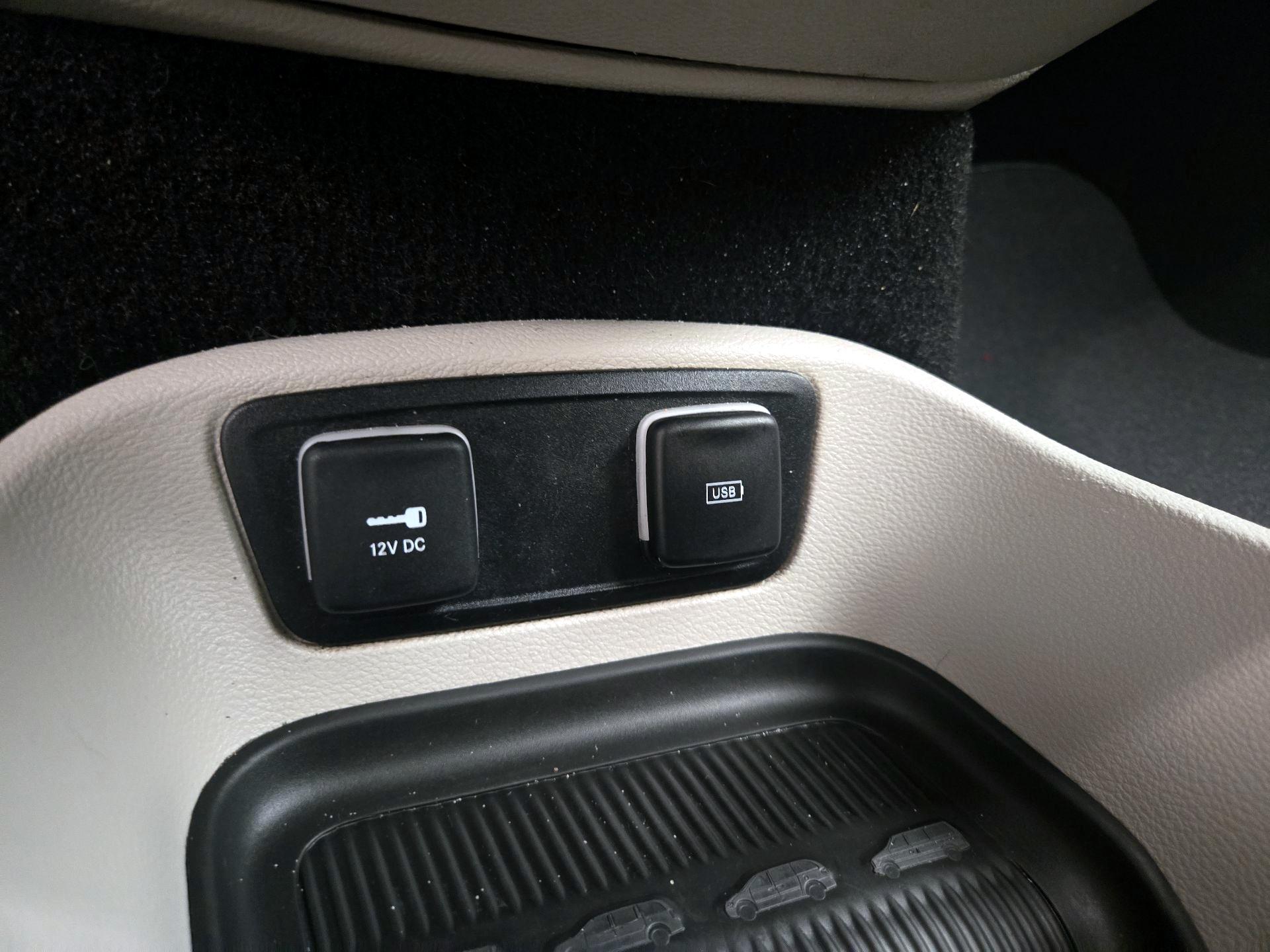 Thumbnail: 2018 Chrysler Pacifica - 18