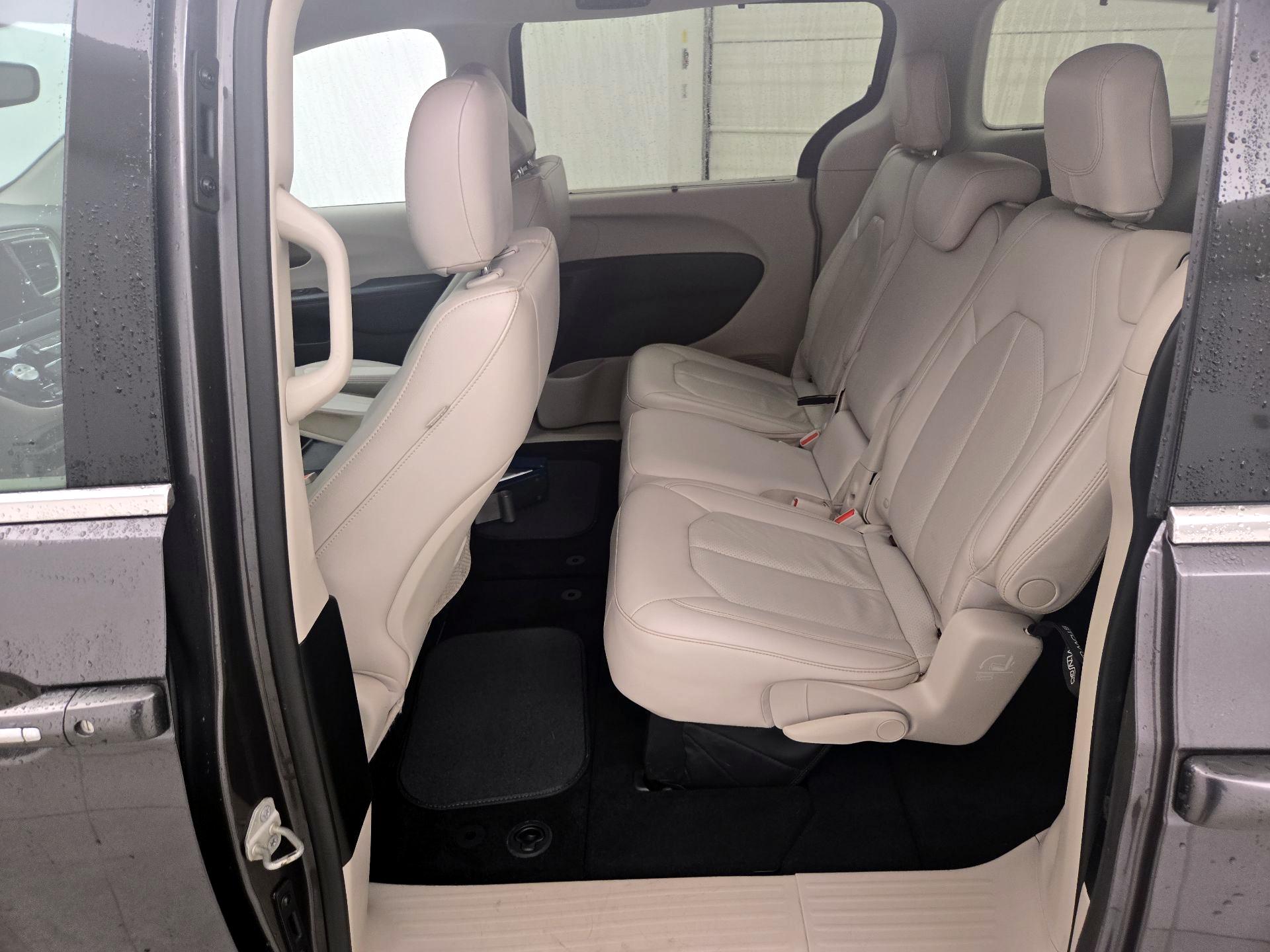 Thumbnail: 2018 Chrysler Pacifica - 19