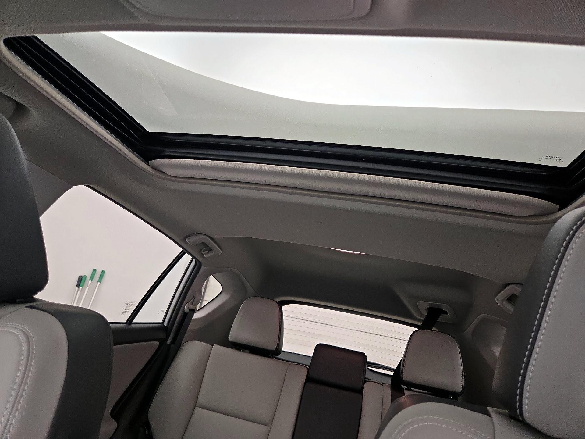Thumbnail: 2017 Toyota RAV4 - 19