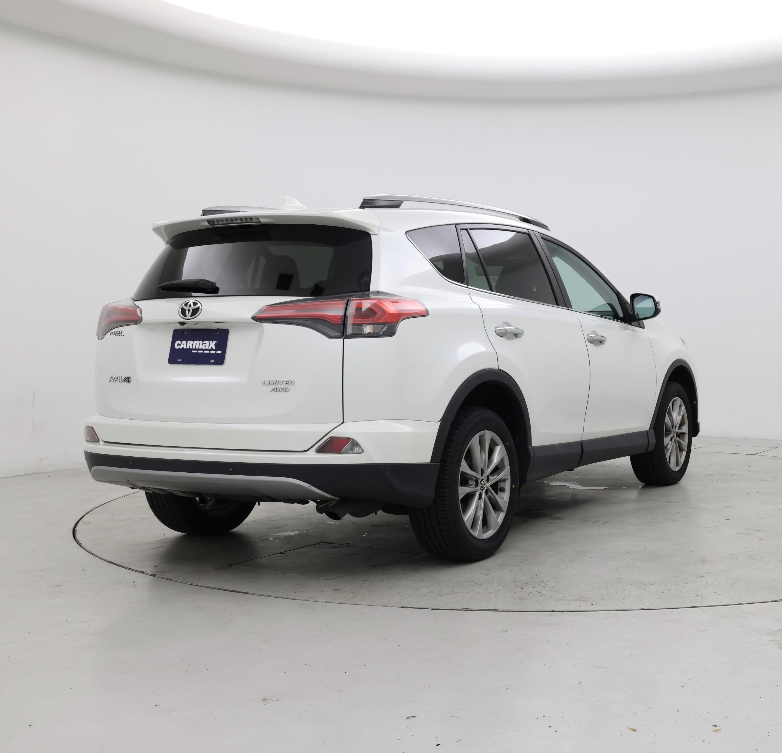 Thumbnail: 2017 Toyota RAV4 - 8