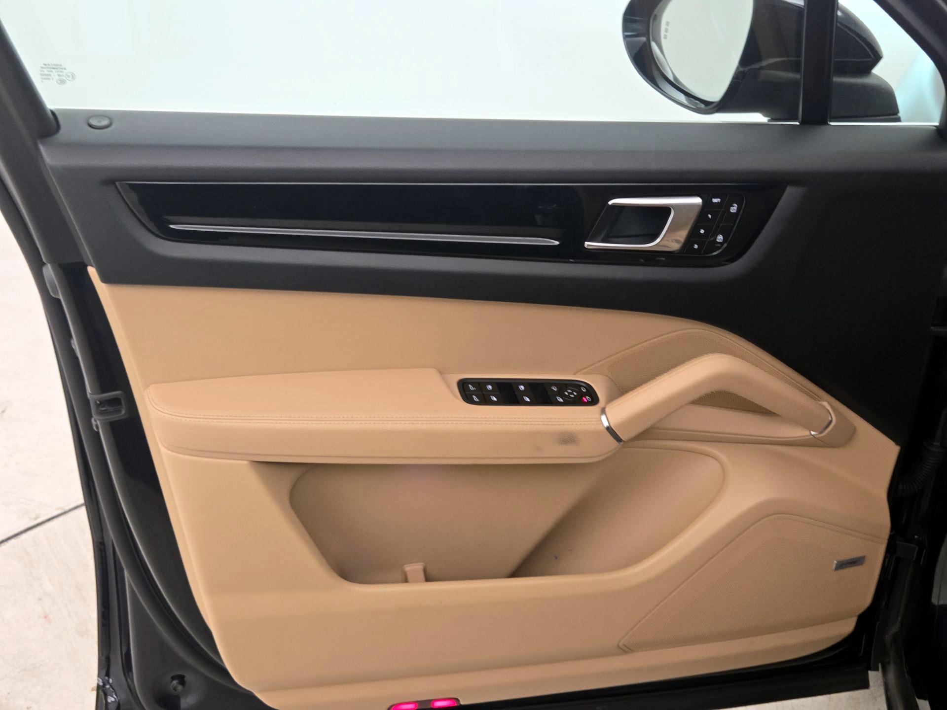 Thumbnail: 2020 Porsche Cayenne - 12