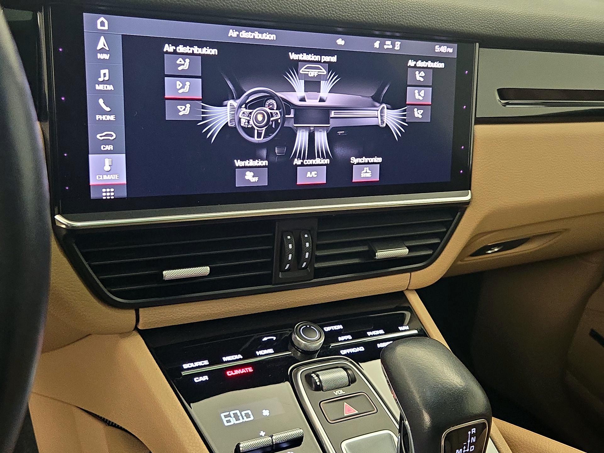 Thumbnail: 2020 Porsche Cayenne - 17