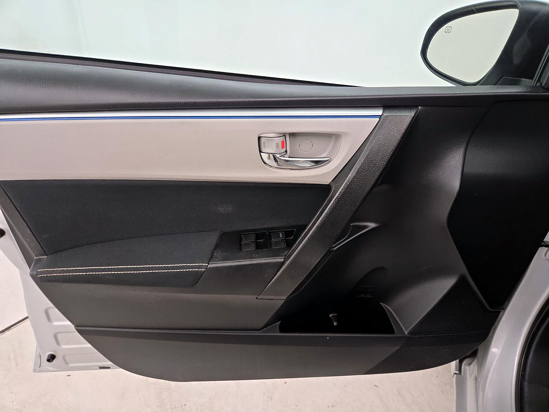 Thumbnail: 2016 Toyota Corolla - 12
