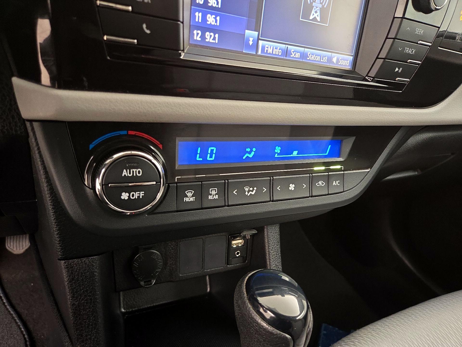 Thumbnail: 2016 Toyota Corolla - 16