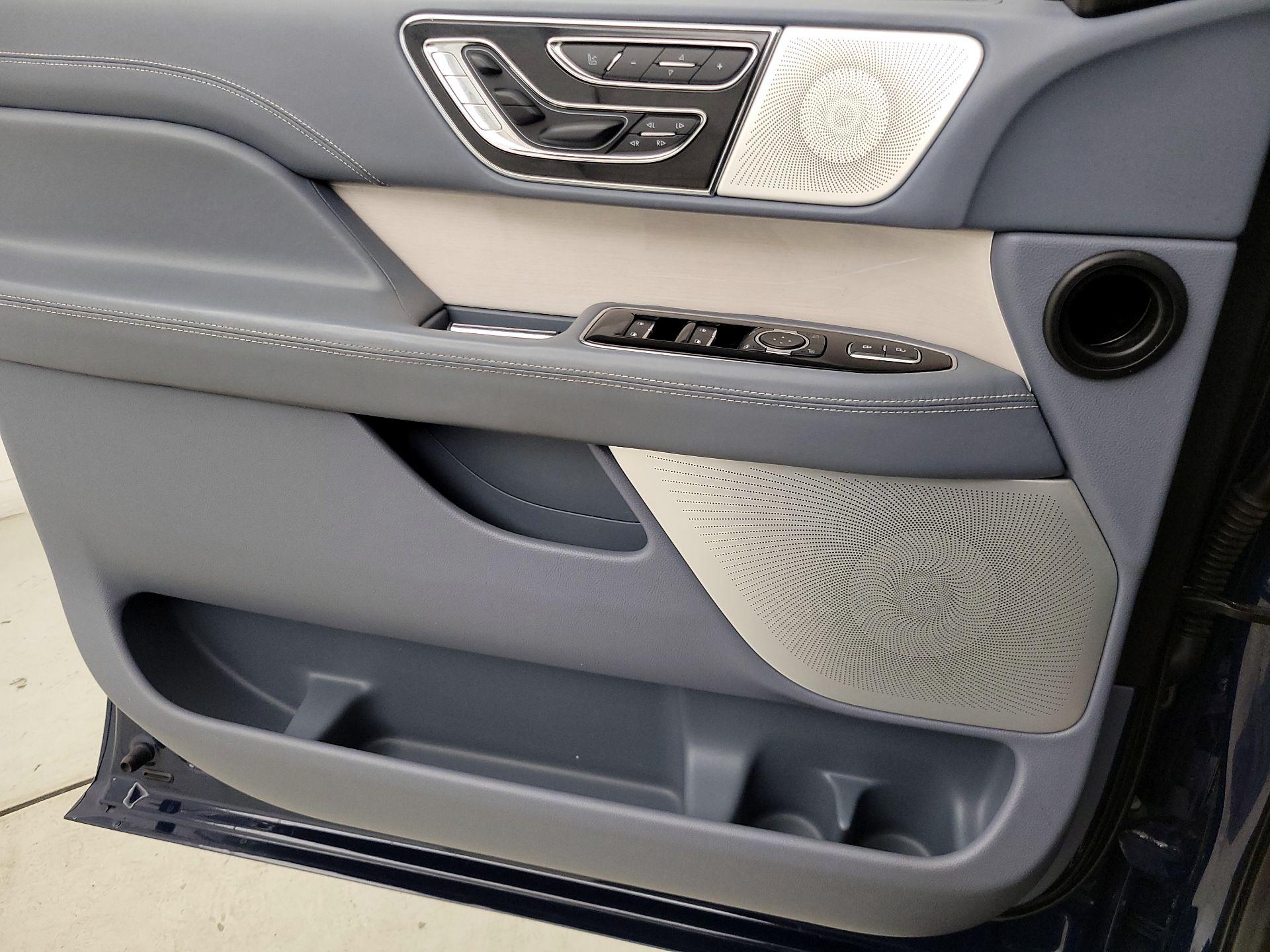Thumbnail: 2019 Lincoln Navigator - 12