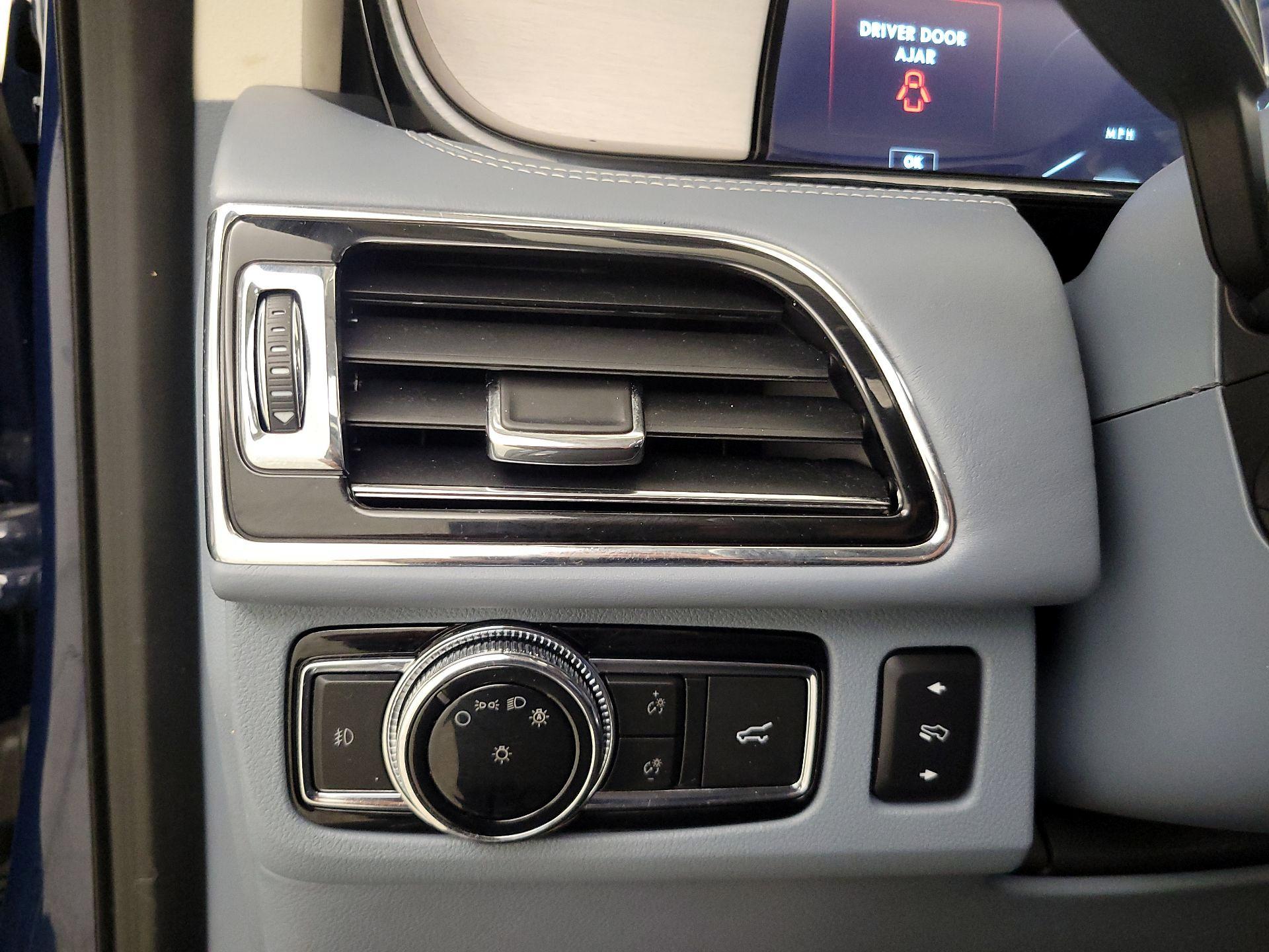 Thumbnail: 2019 Lincoln Navigator - 13