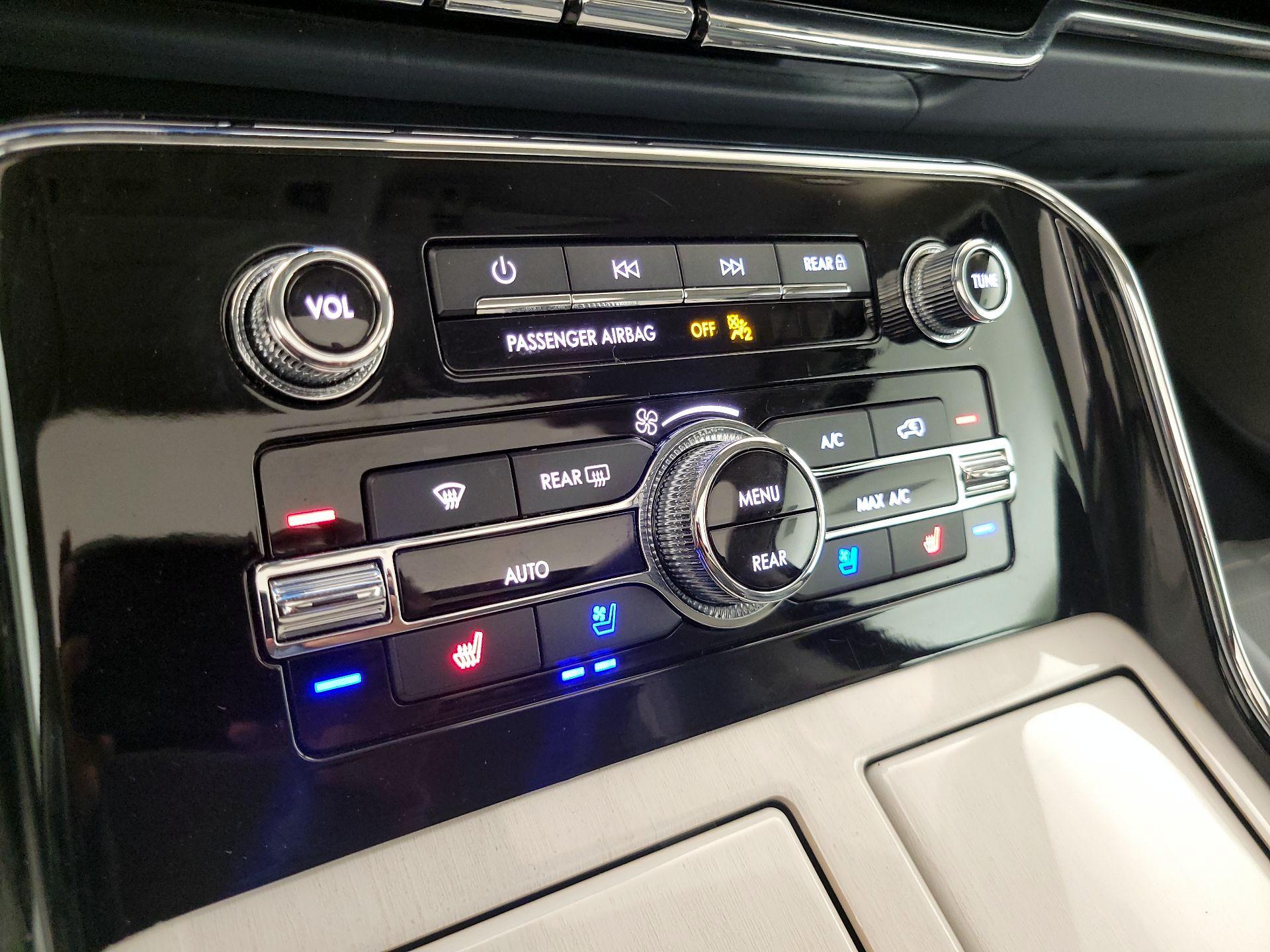 Thumbnail: 2019 Lincoln Navigator - 17