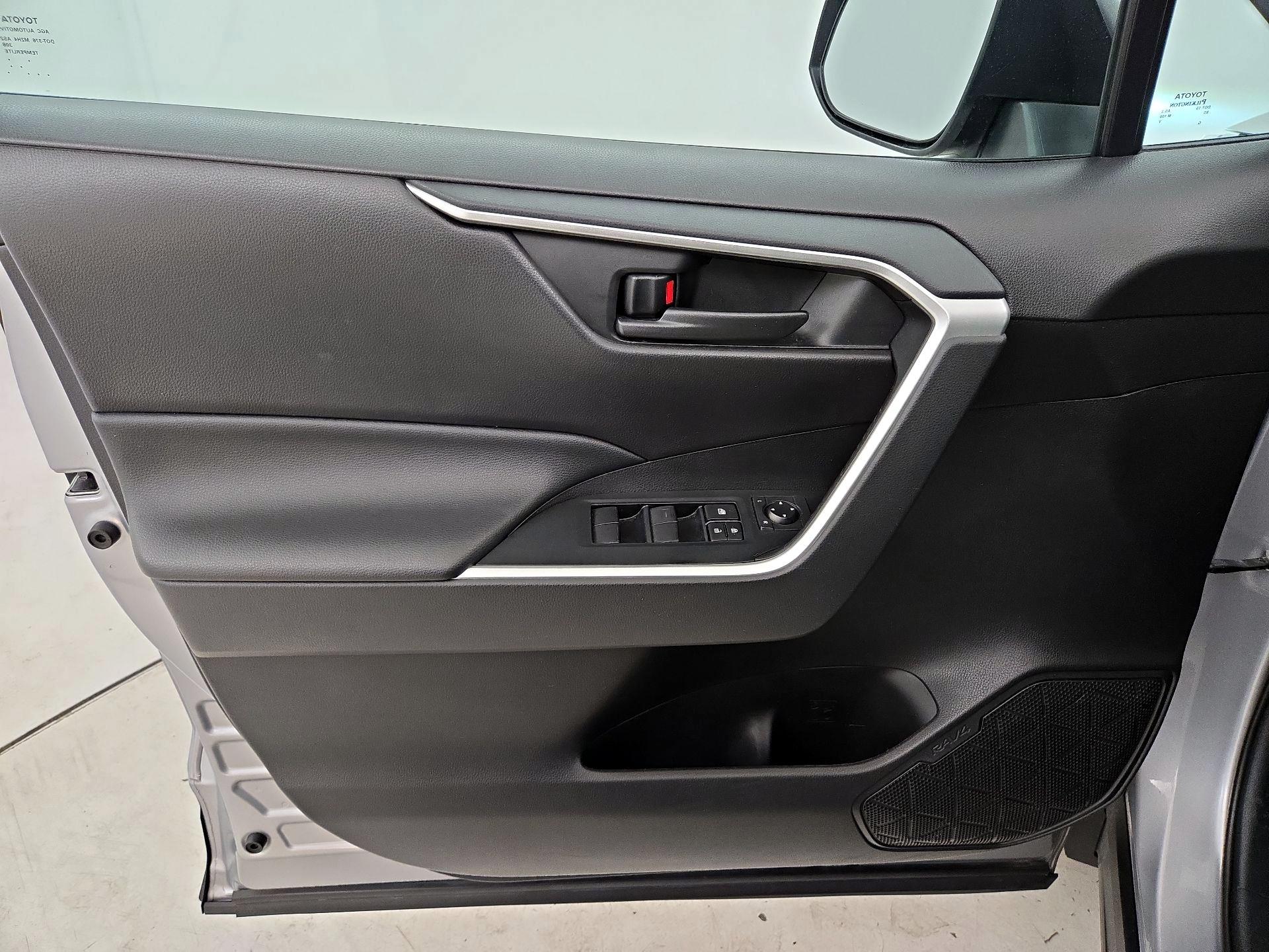 Thumbnail: 2021 Toyota RAV4 - 12