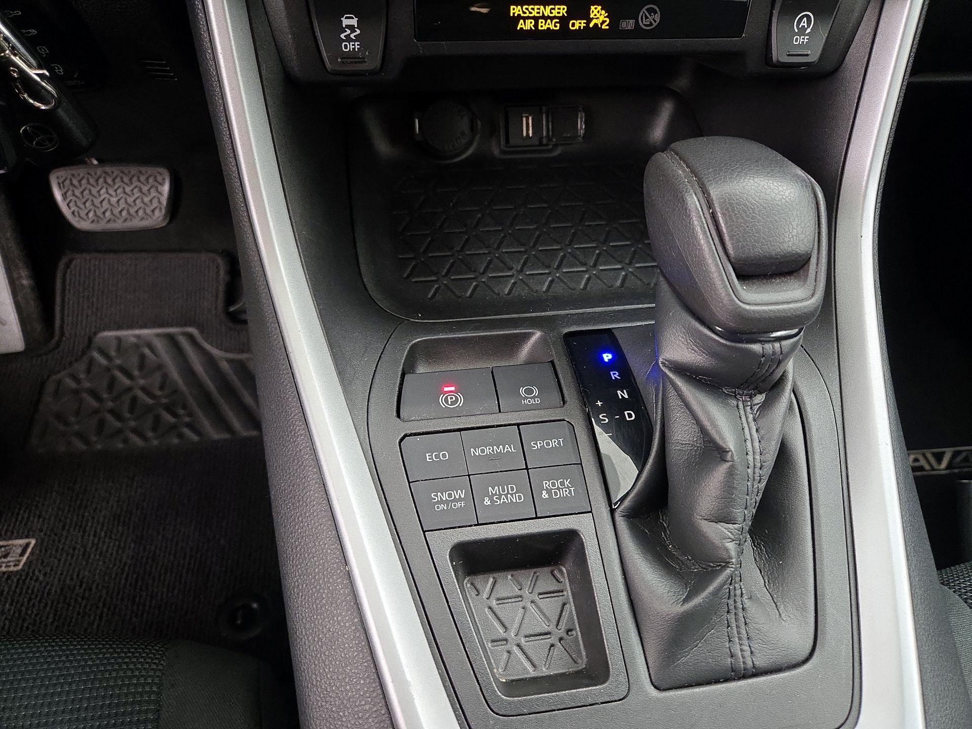 Thumbnail: 2021 Toyota RAV4 - 17