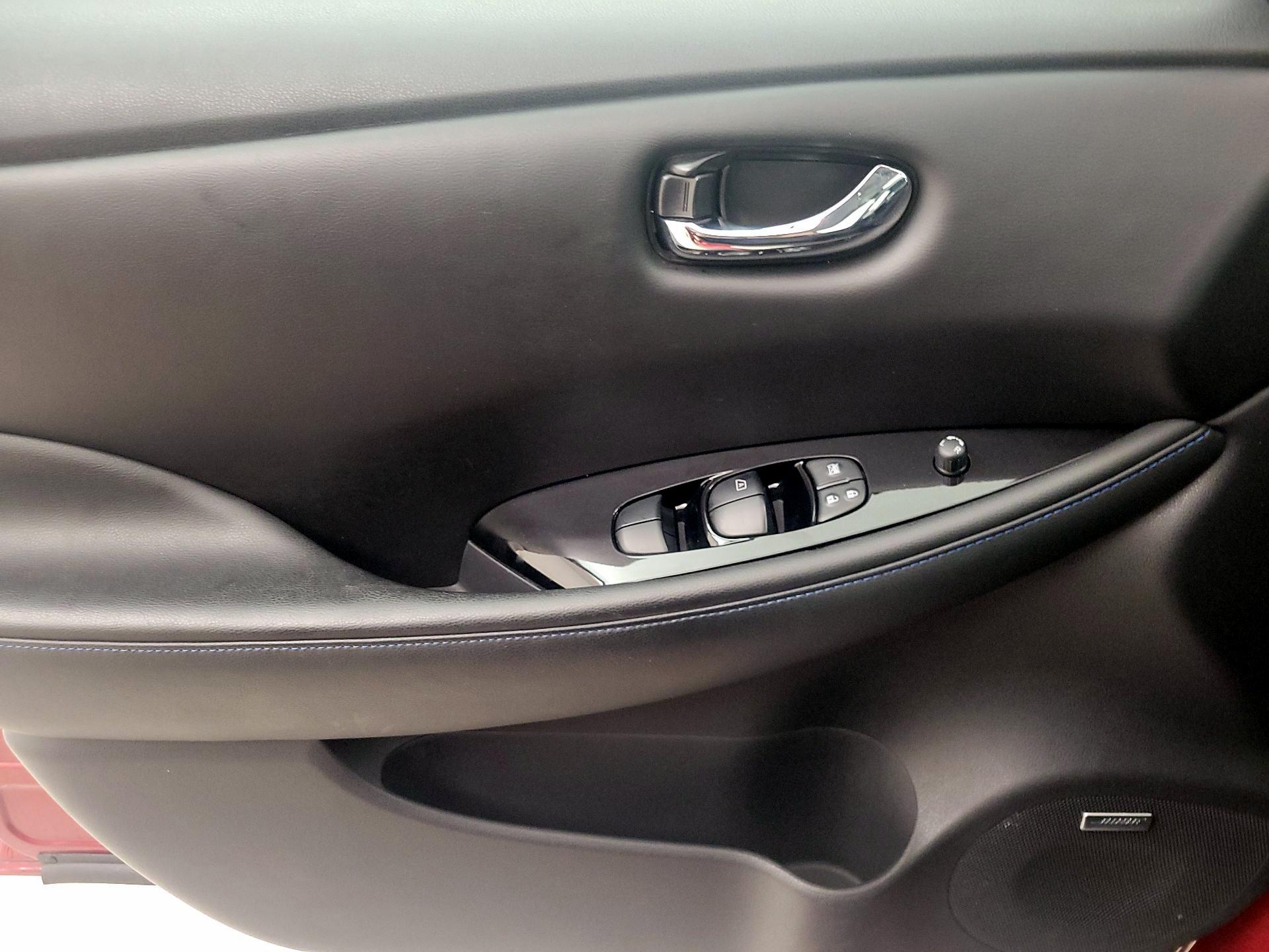 Thumbnail: 2022 Nissan Leaf - 12