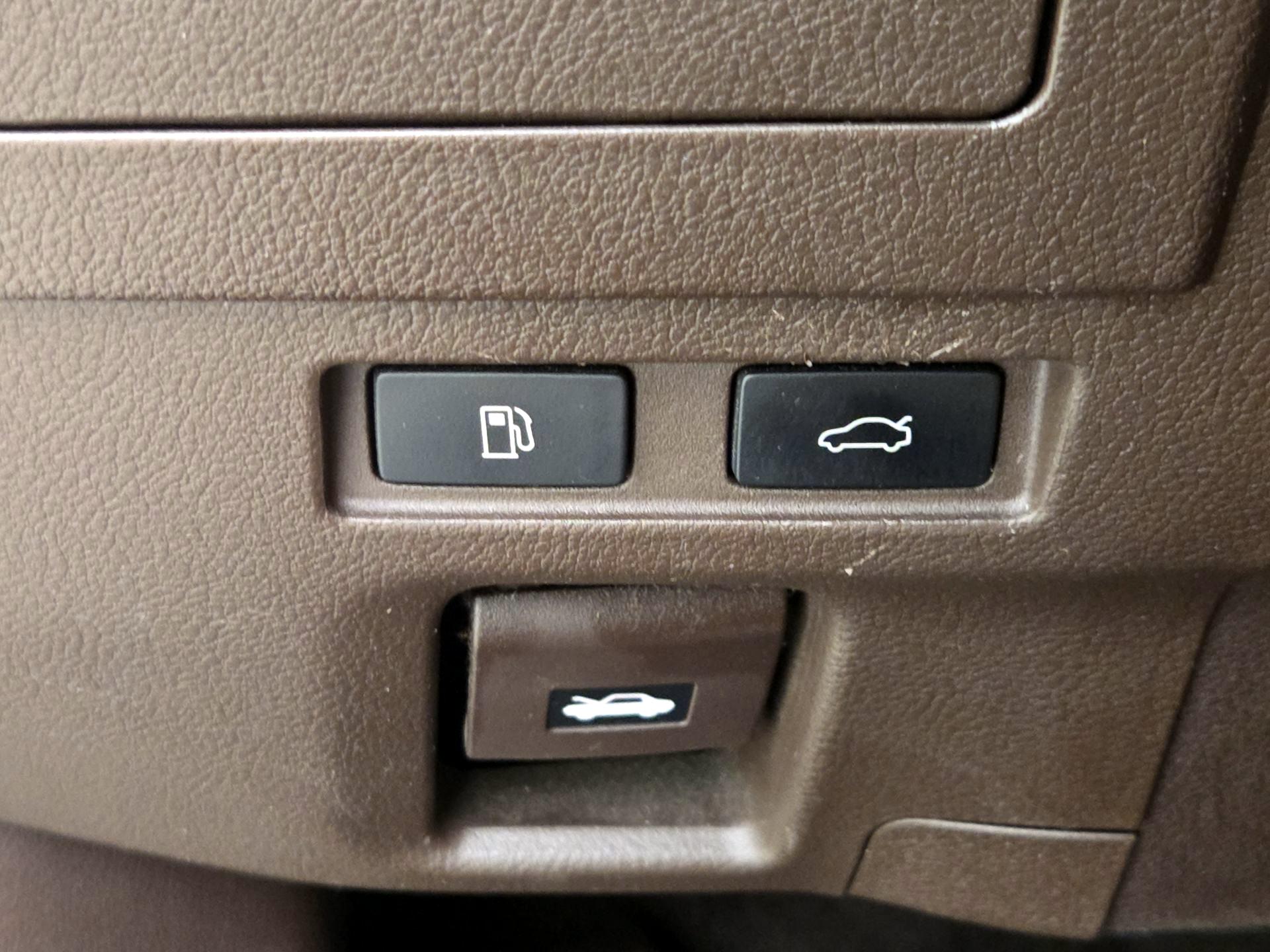 Thumbnail: 2019 Lexus ES - 13