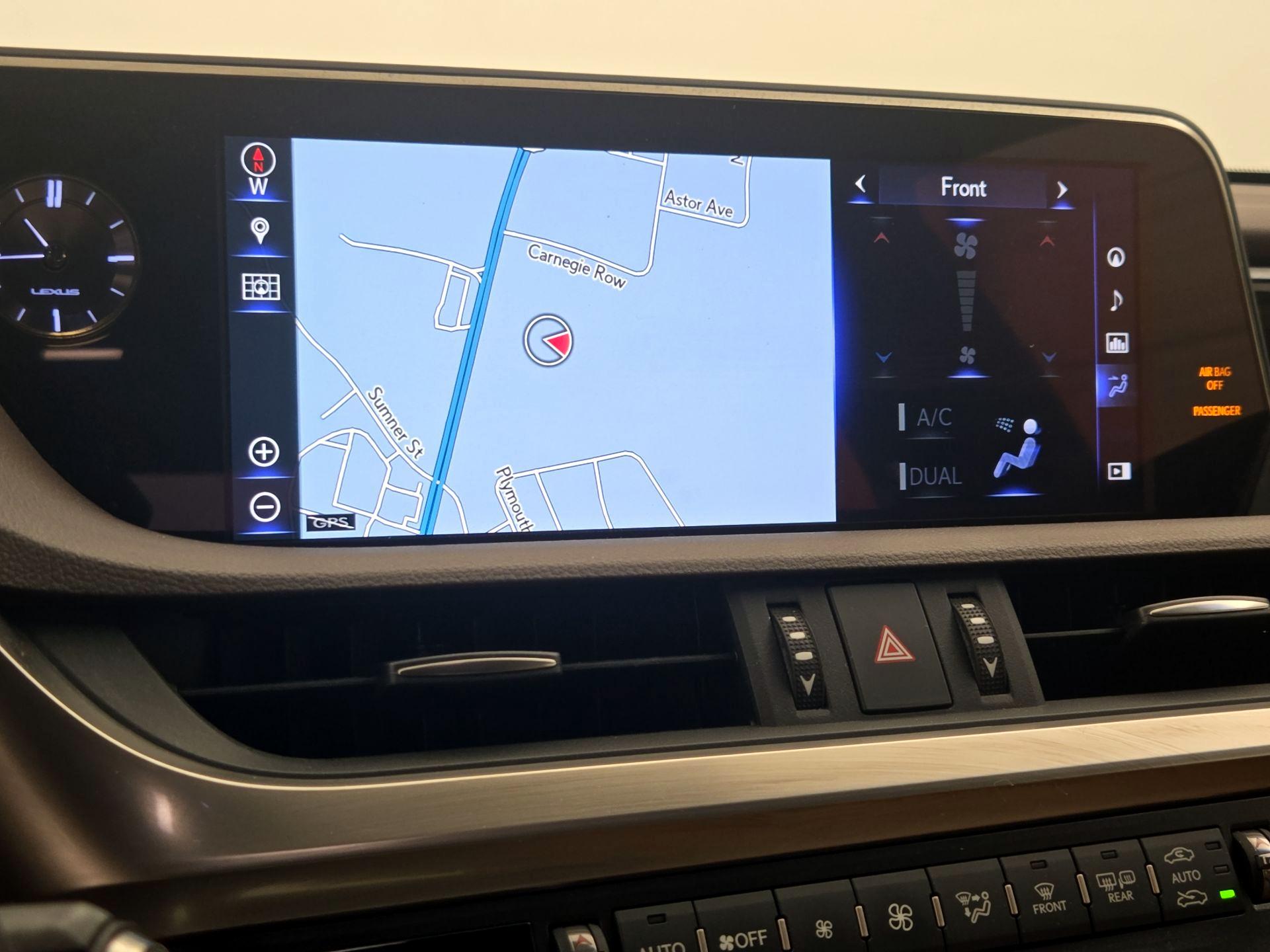 Thumbnail: 2019 Lexus ES - 14