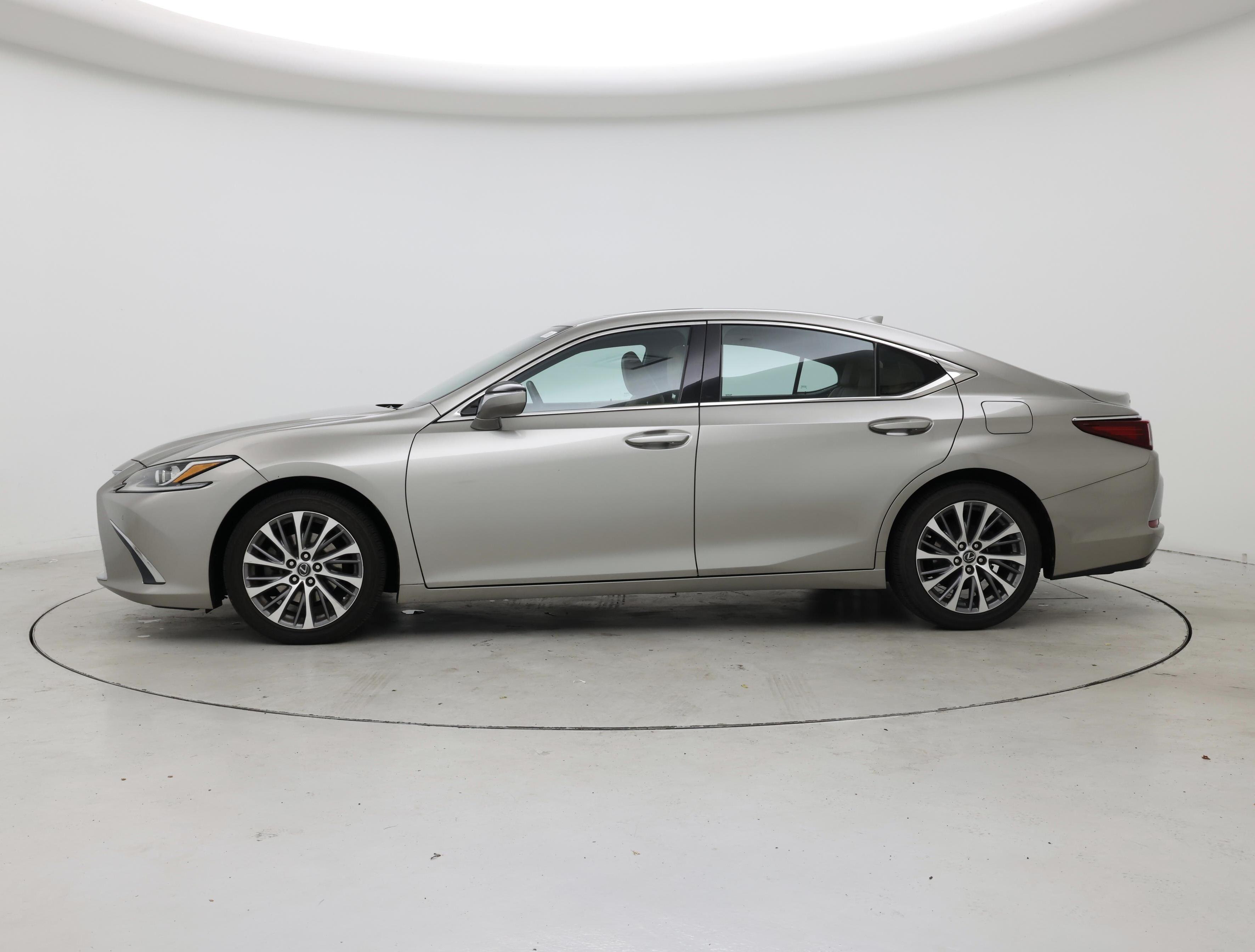 Thumbnail: 2019 Lexus ES - 3
