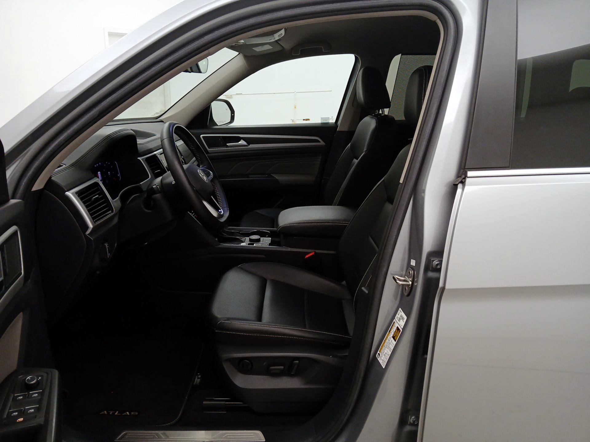 Thumbnail: 2023 Volkswagen Atlas - 11