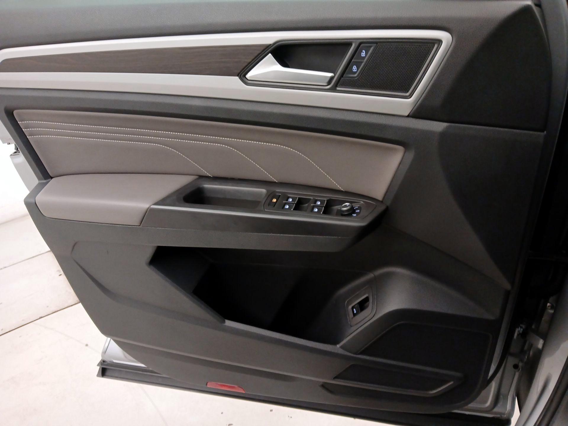 Thumbnail: 2023 Volkswagen Atlas - 12