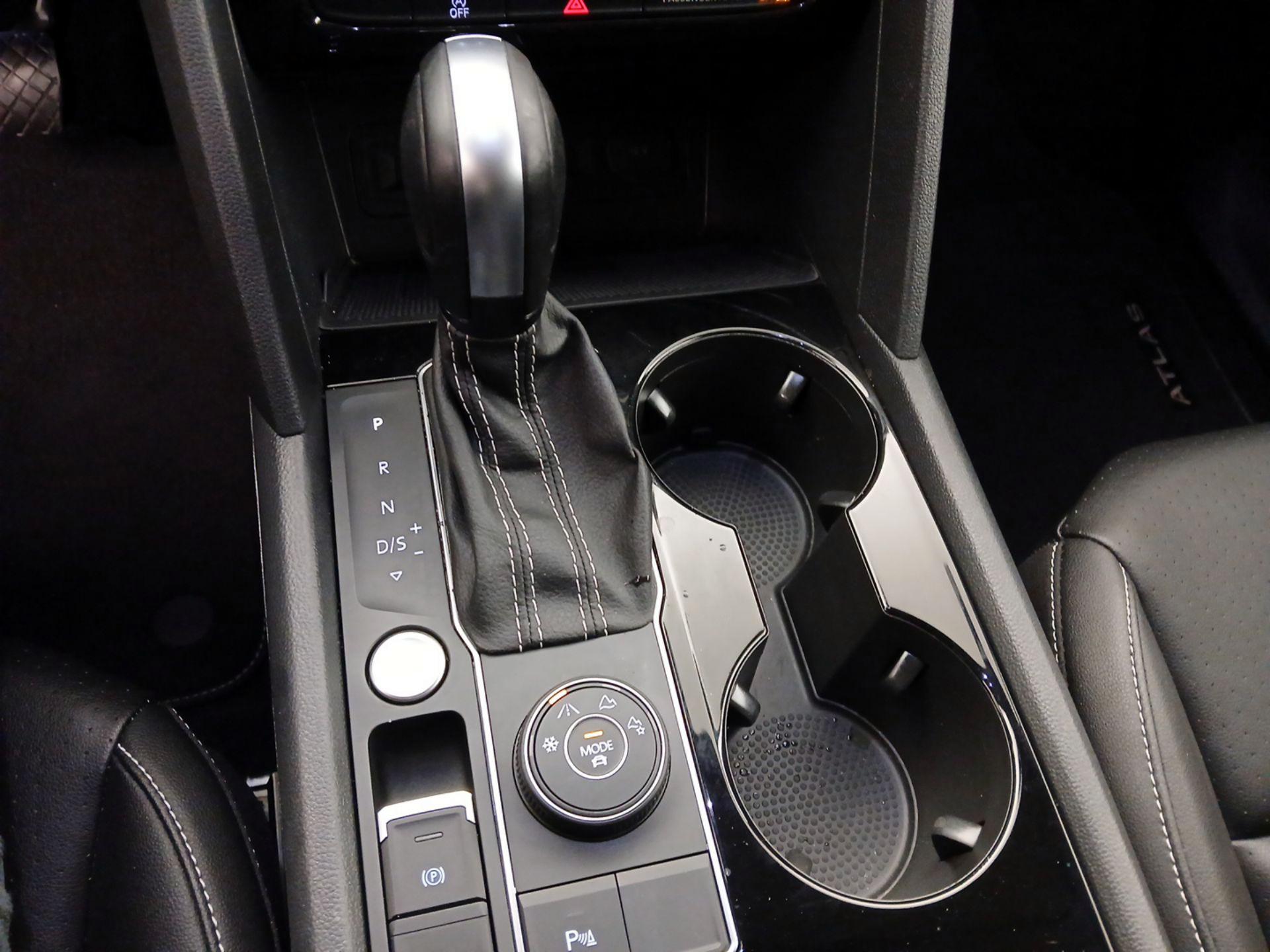 Thumbnail: 2023 Volkswagen Atlas - 17