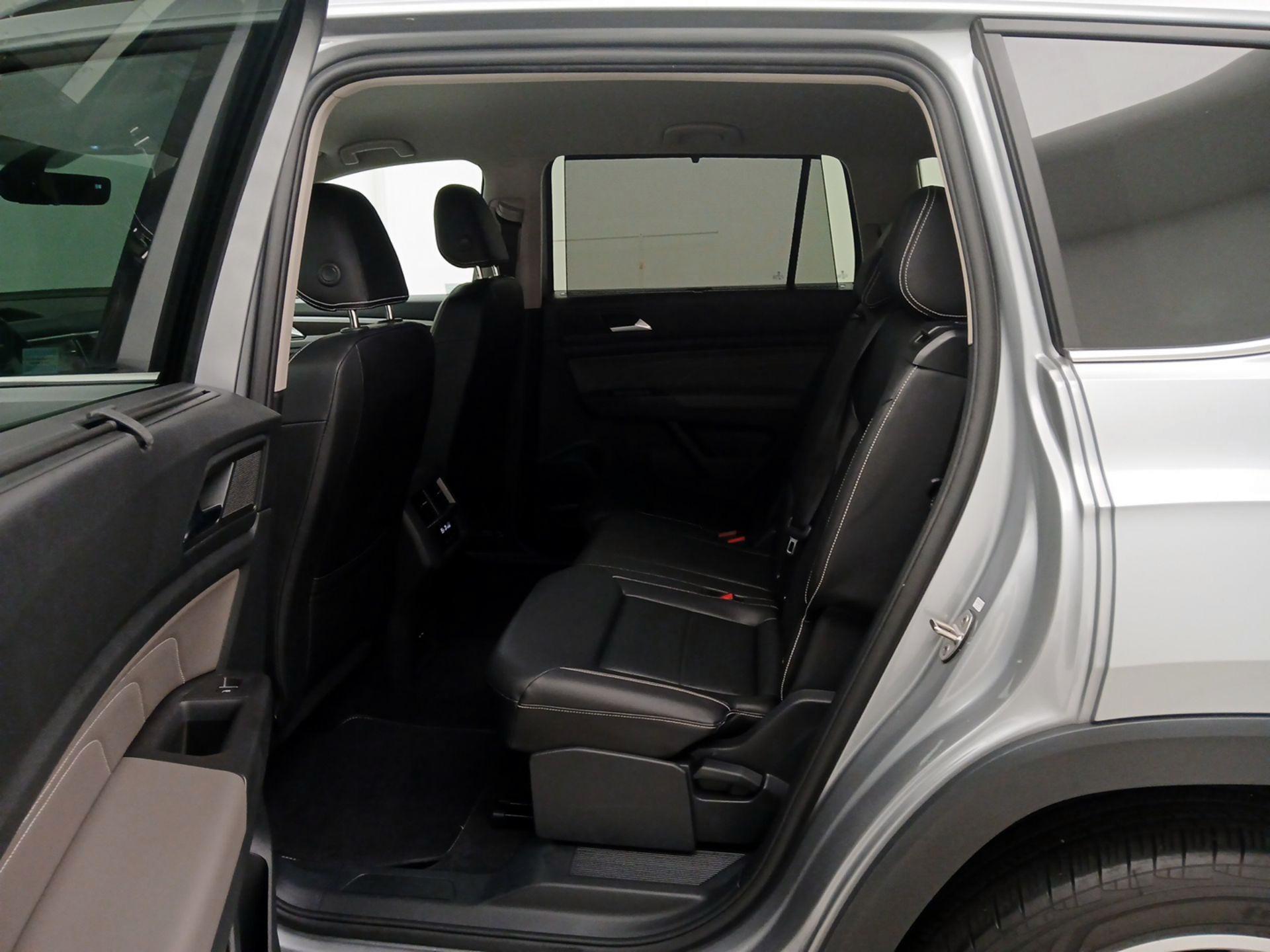 Thumbnail: 2023 Volkswagen Atlas - 19