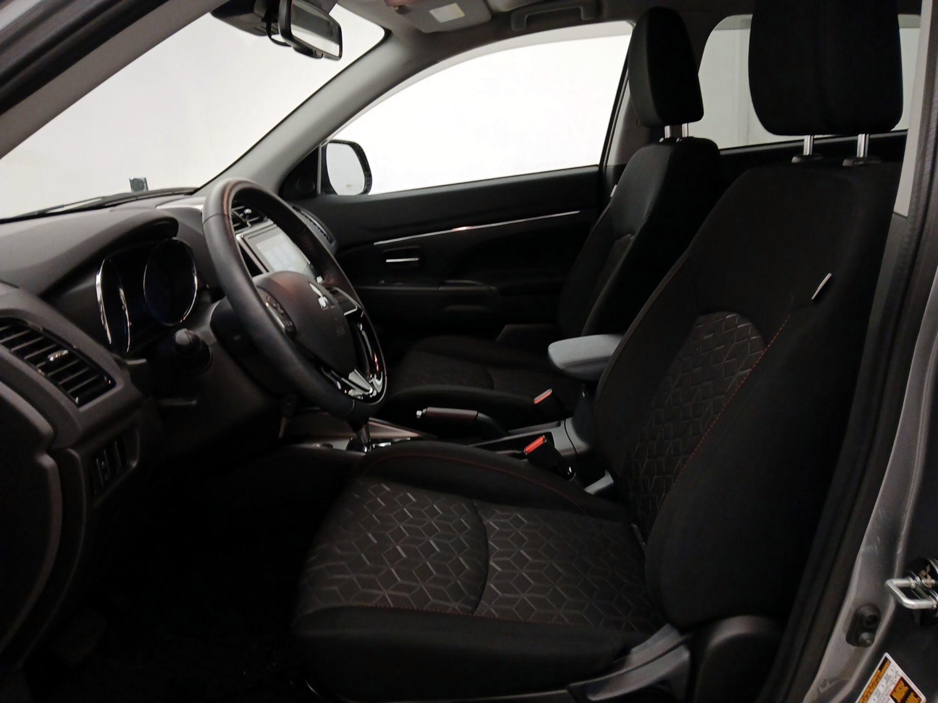 Thumbnail: 2023 Mitsubishi Outlander Sport - 9