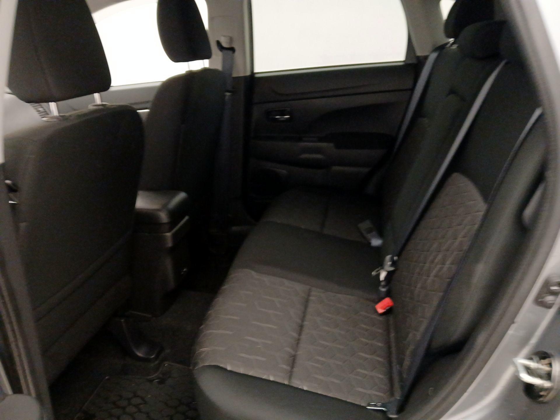 Thumbnail: 2023 Mitsubishi Outlander Sport - 17