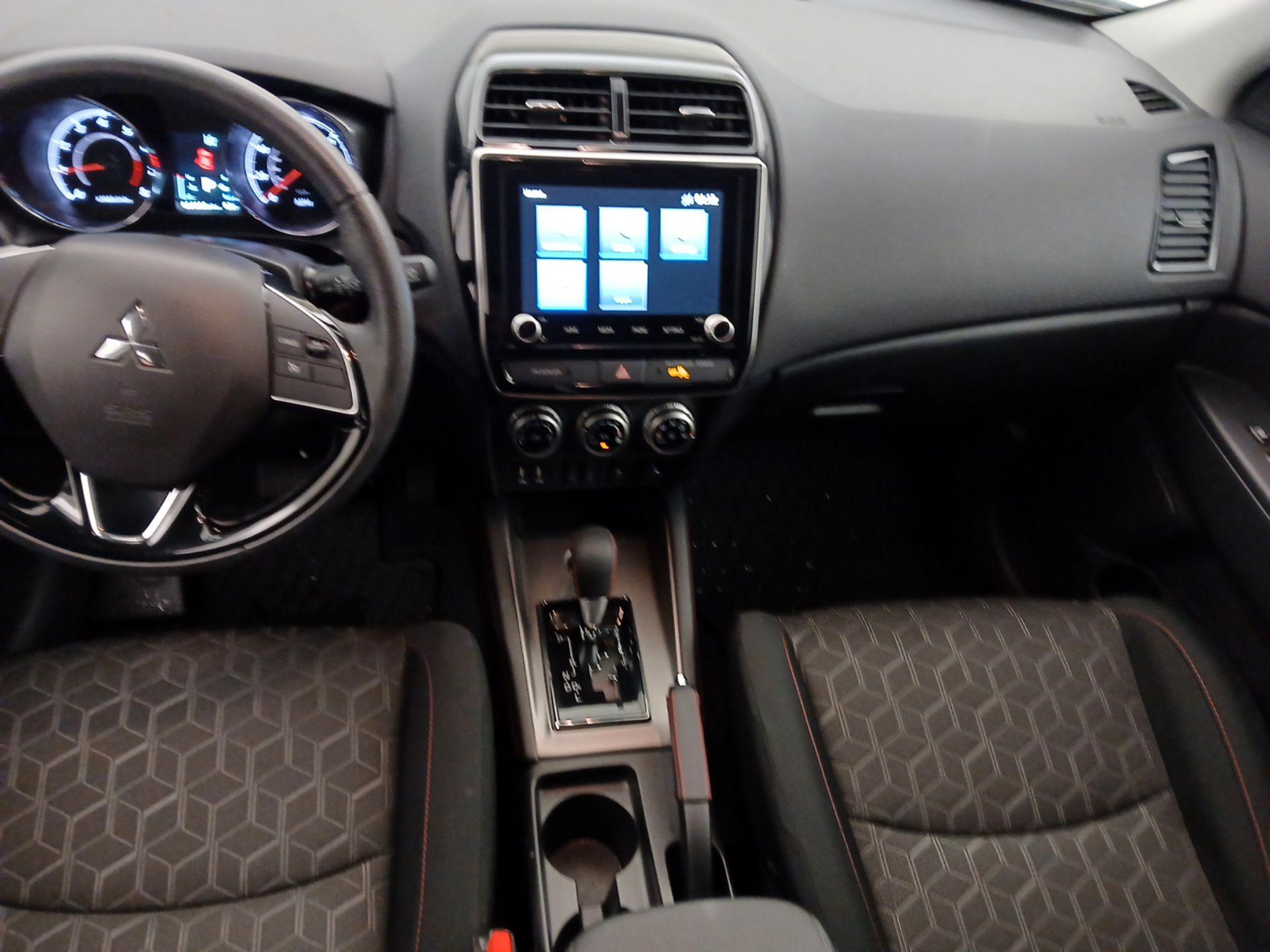 Thumbnail: 2023 Mitsubishi Outlander Sport - 8