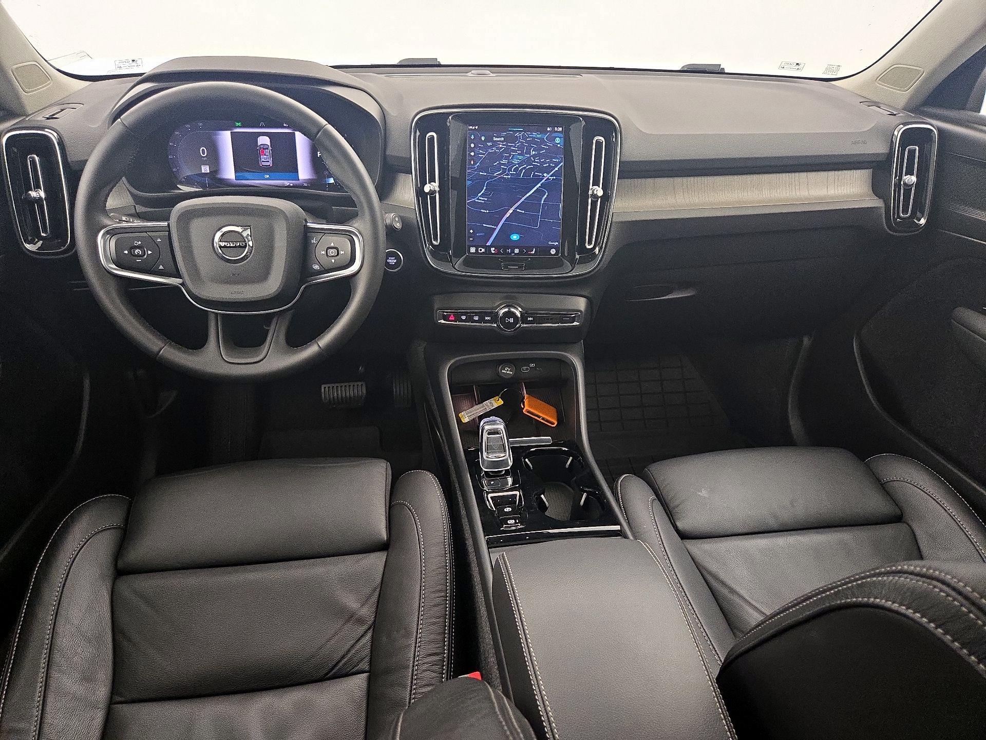 Thumbnail: 2023 Volvo XC40 - 9