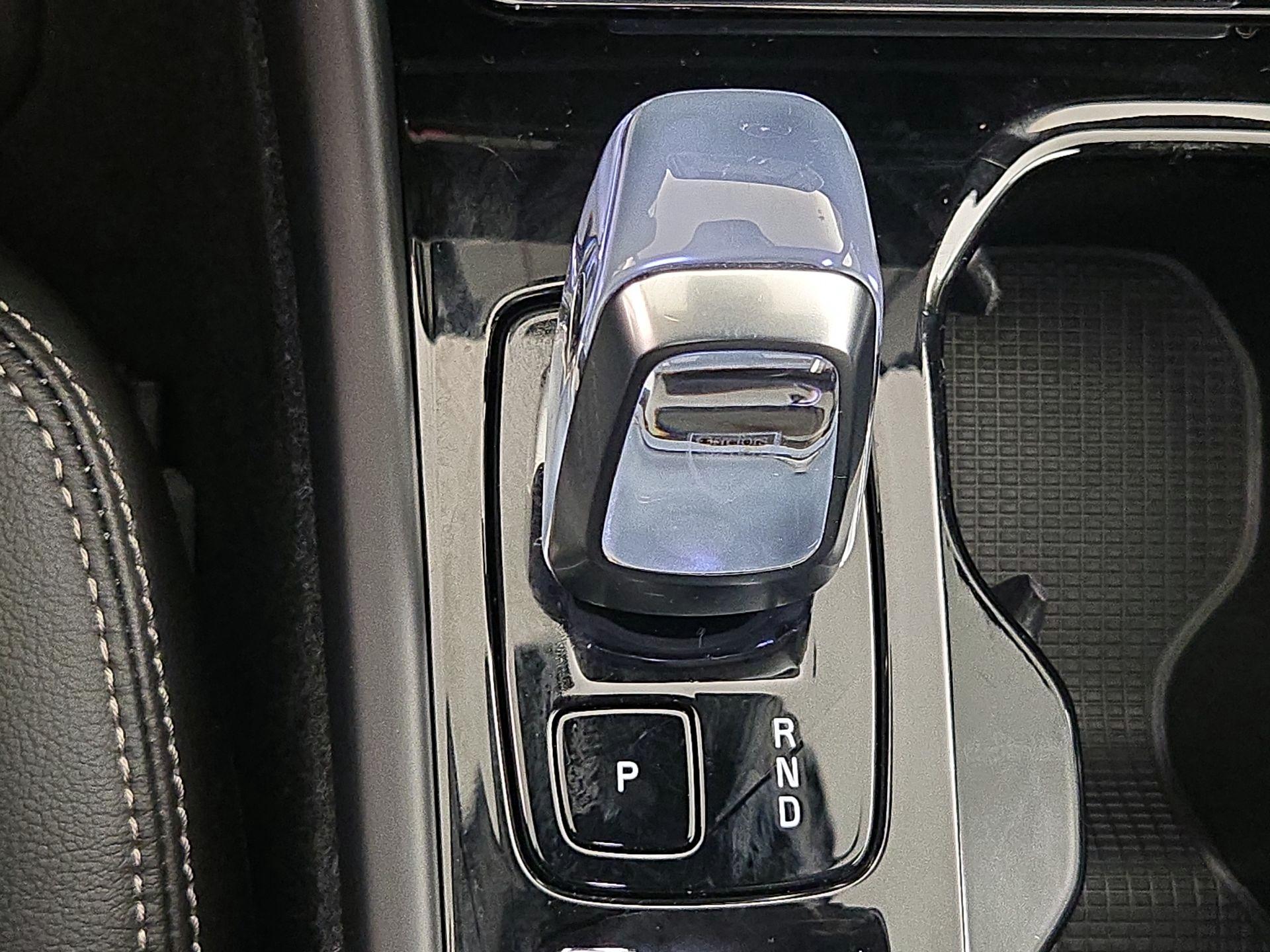 Thumbnail: 2023 Volvo XC40 - 18