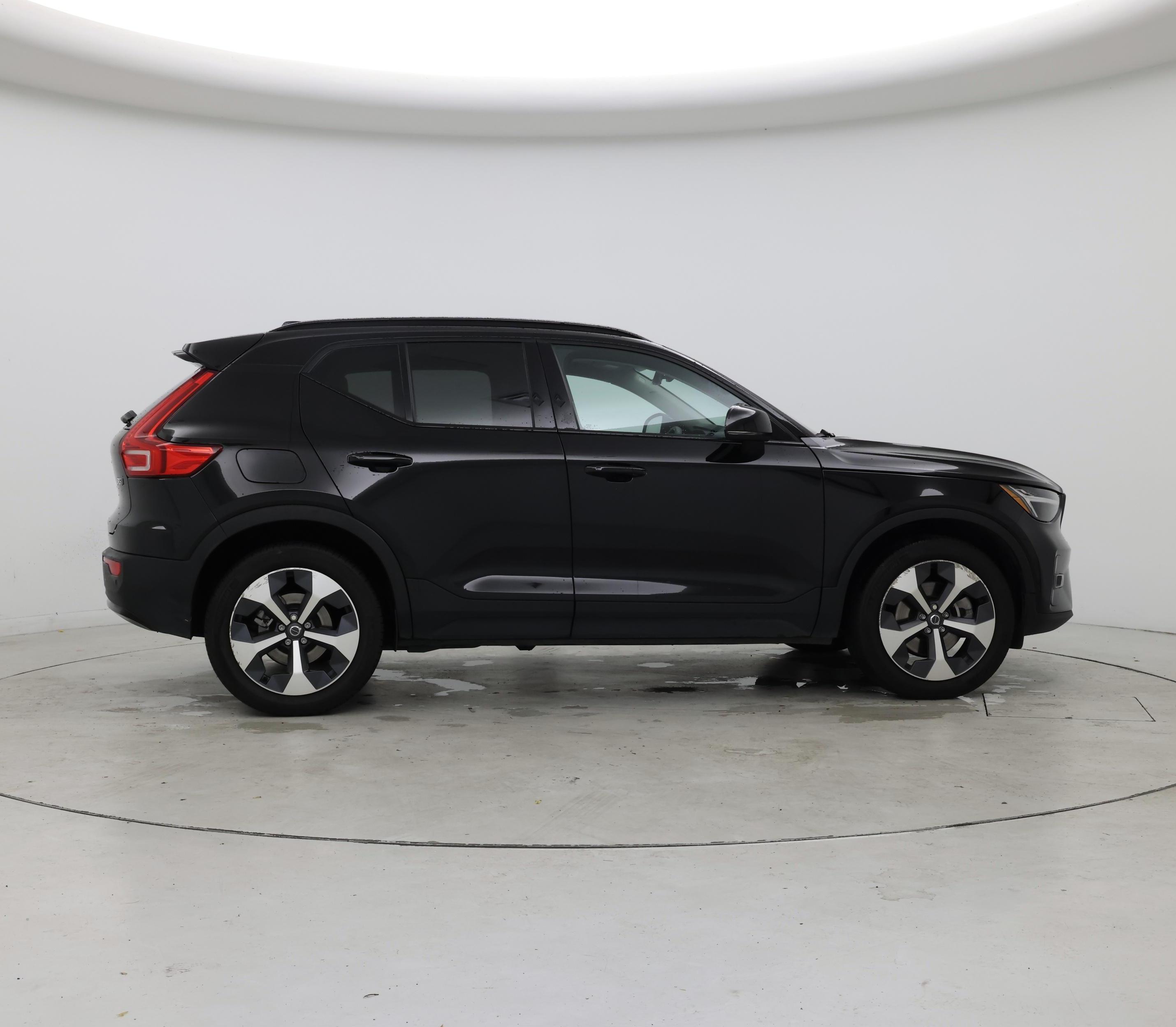 Thumbnail: 2023 Volvo XC40 - 7