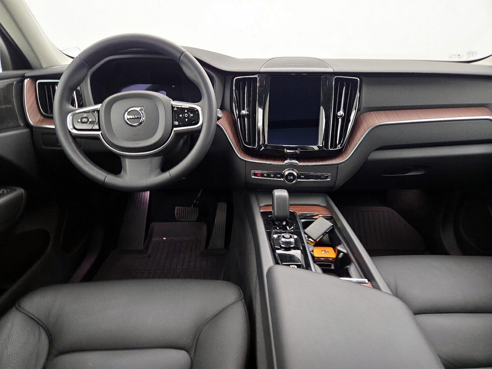 Thumbnail: 2023 Volvo XC60 - 9