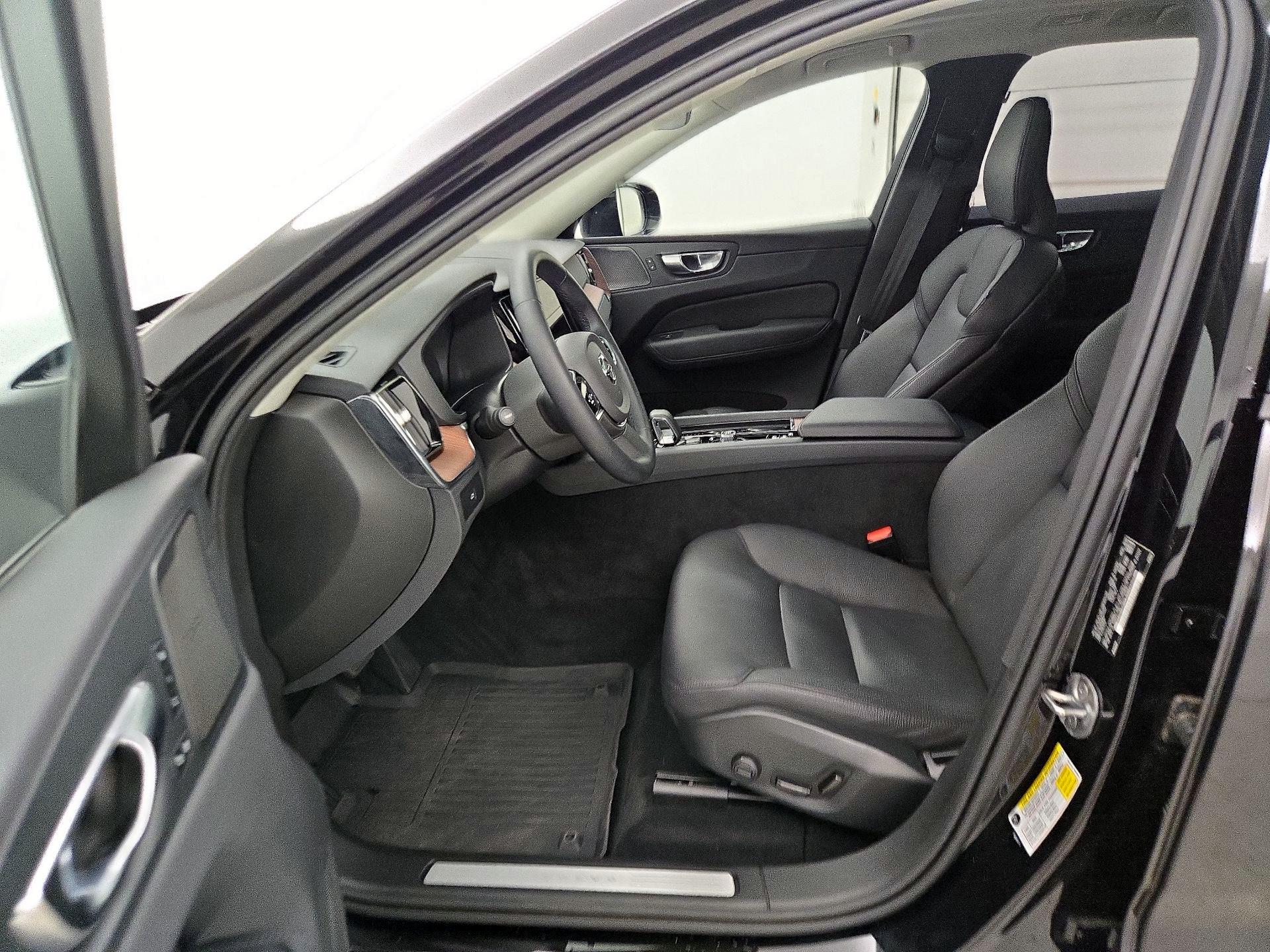 Thumbnail: 2023 Volvo XC60 - 11