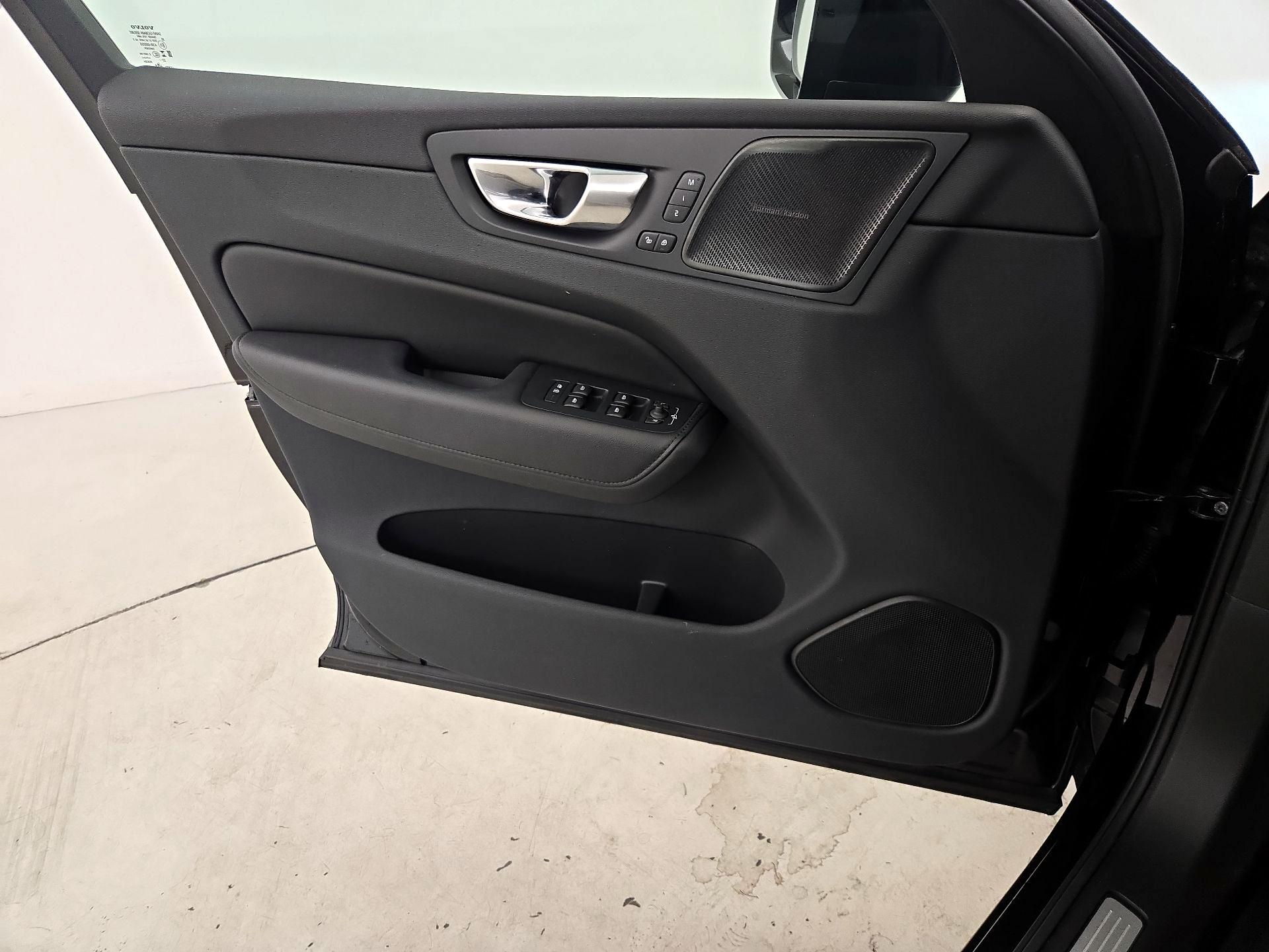 Thumbnail: 2023 Volvo XC60 - 12