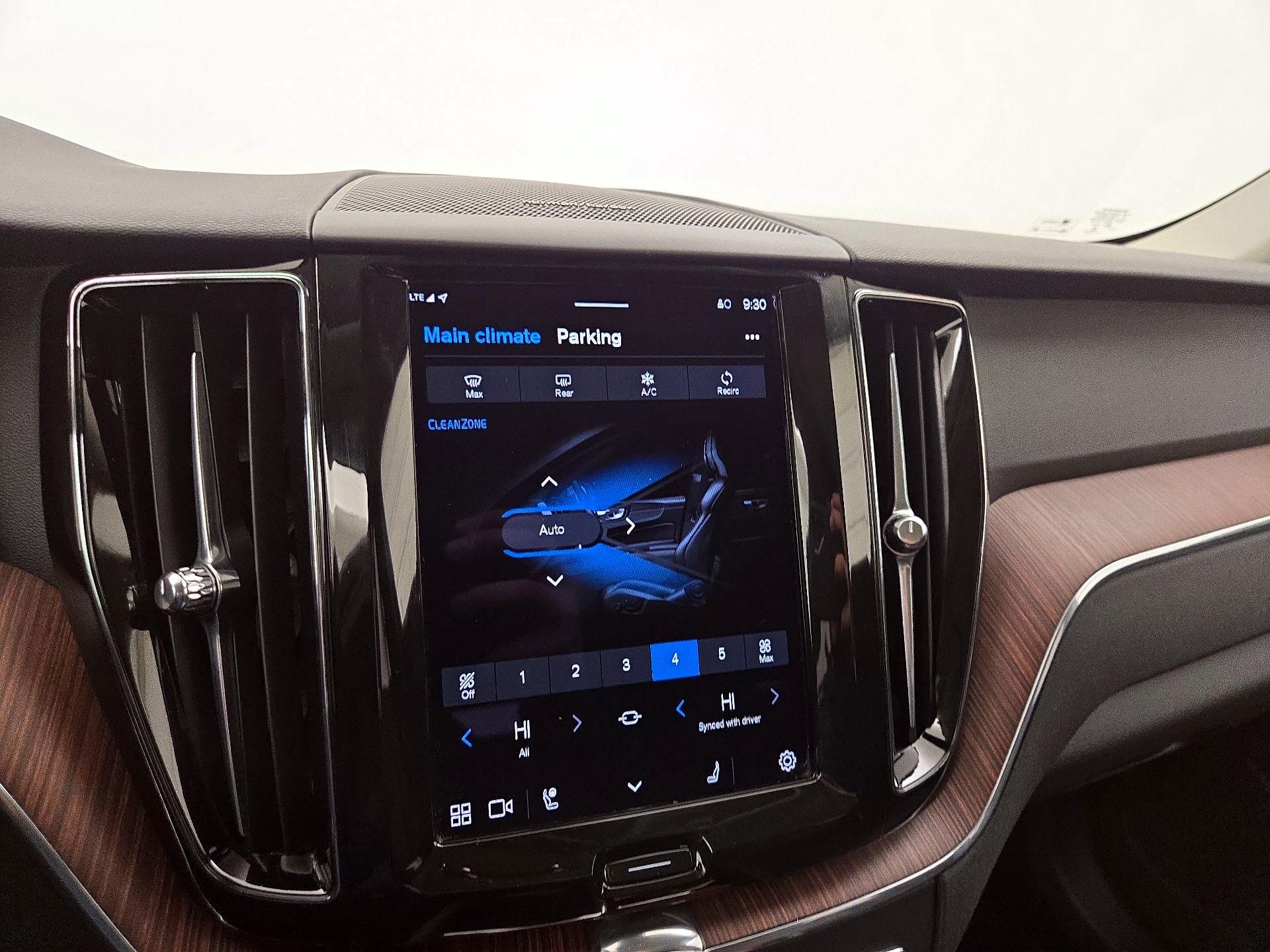 Thumbnail: 2023 Volvo XC60 - 17