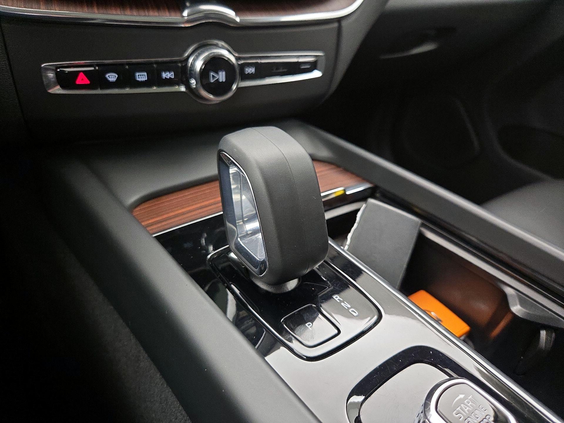 Thumbnail: 2023 Volvo XC60 - 18