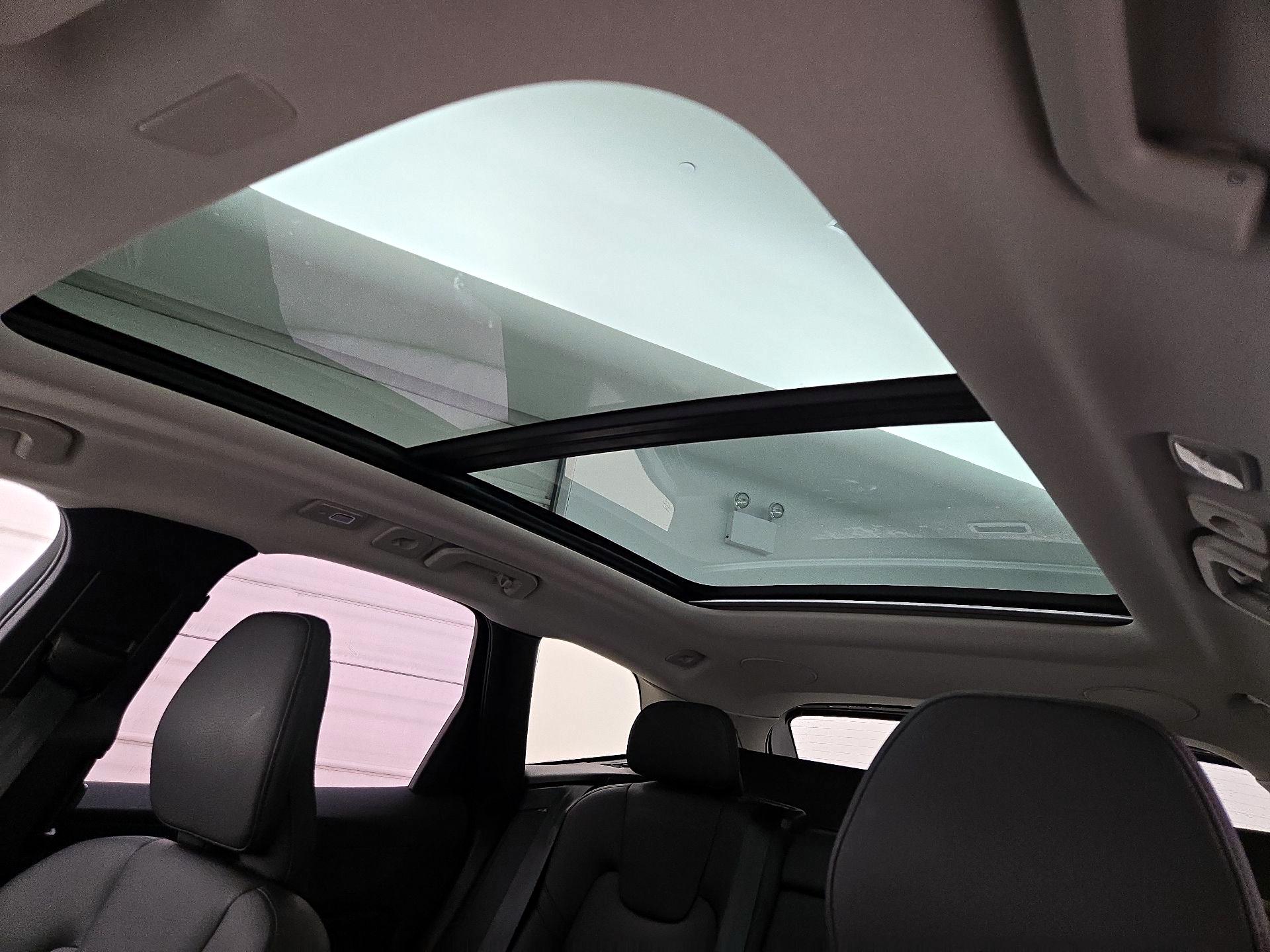 Thumbnail: 2023 Volvo XC60 - 20