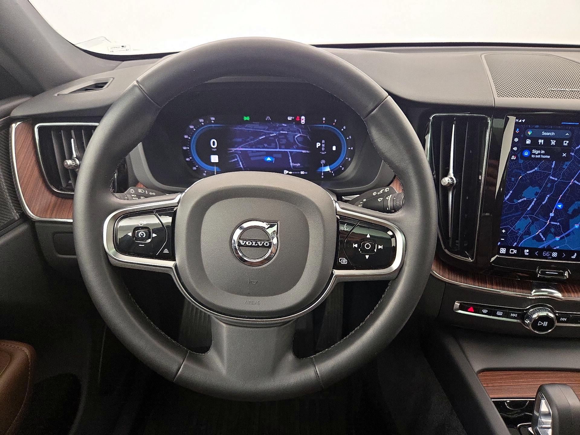 Thumbnail: 2023 Volvo XC60 - 10