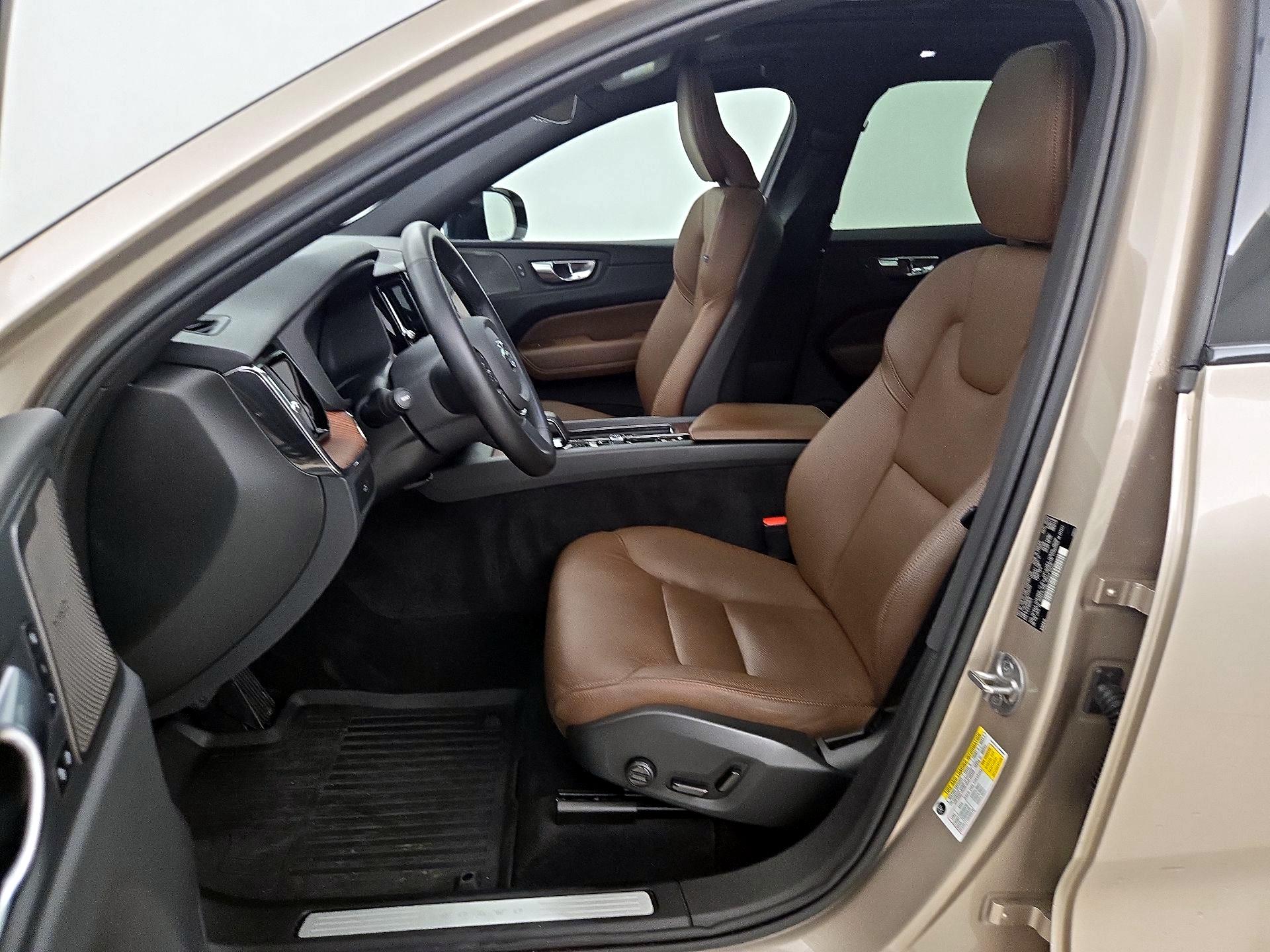 Thumbnail: 2023 Volvo XC60 - 11