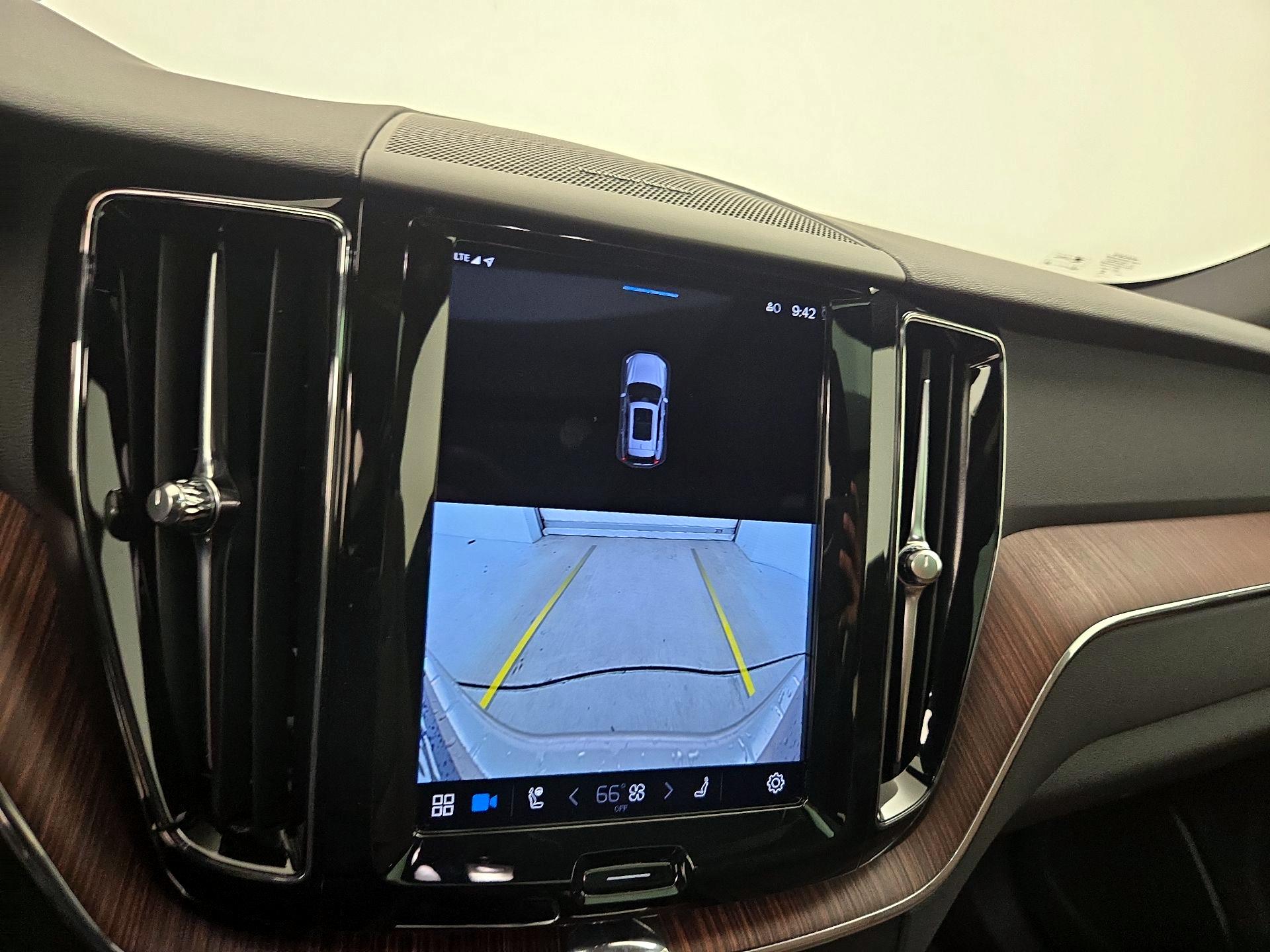 Thumbnail: 2023 Volvo XC60 - 15
