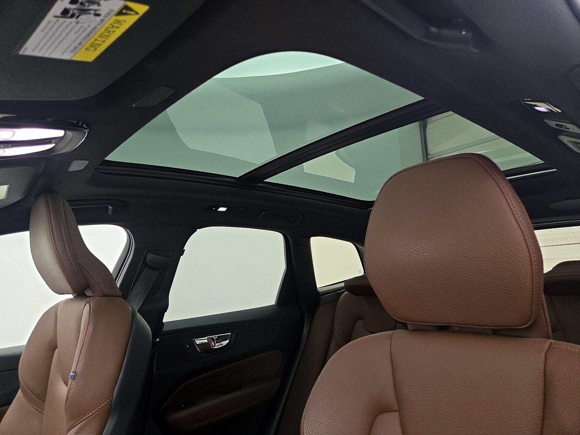 Thumbnail: 2023 Volvo XC60 - 20