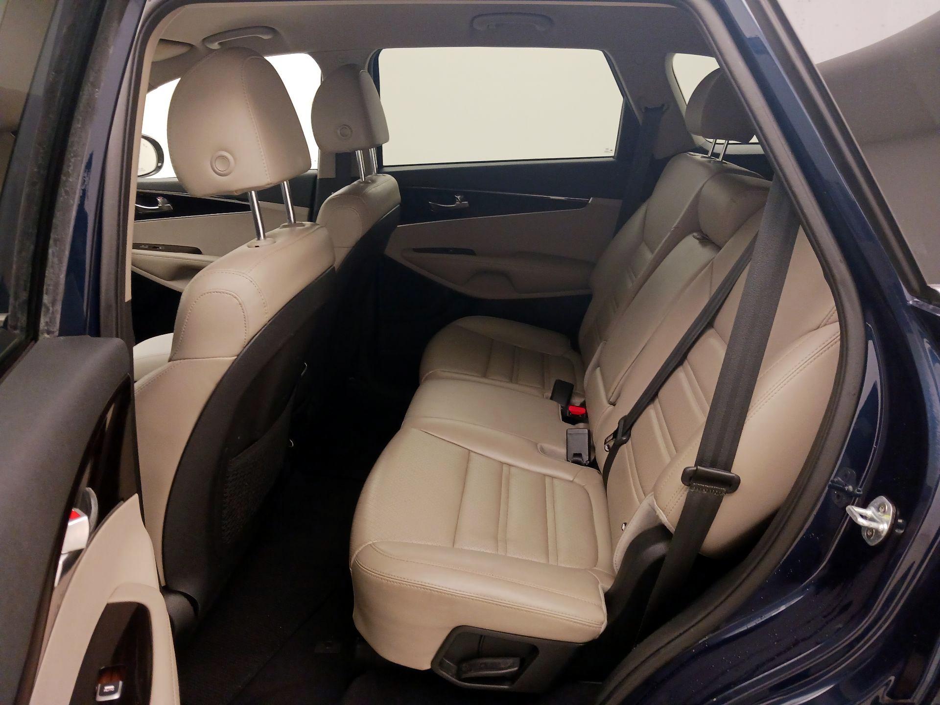Thumbnail: 2019 Kia Sorento - 19