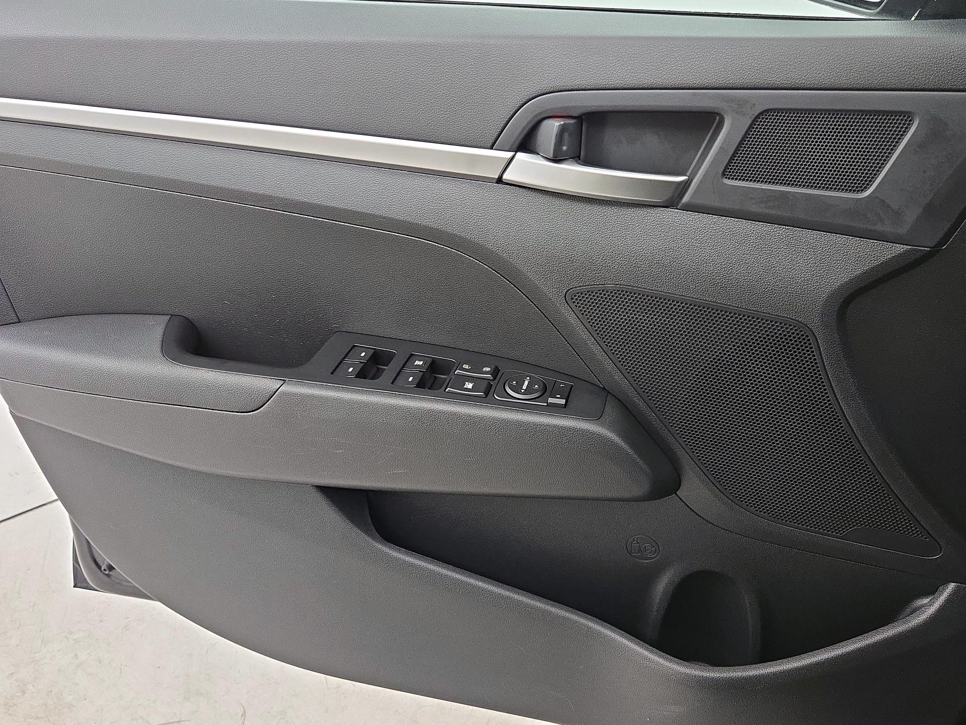 Thumbnail: 2020 Hyundai Elantra - 12