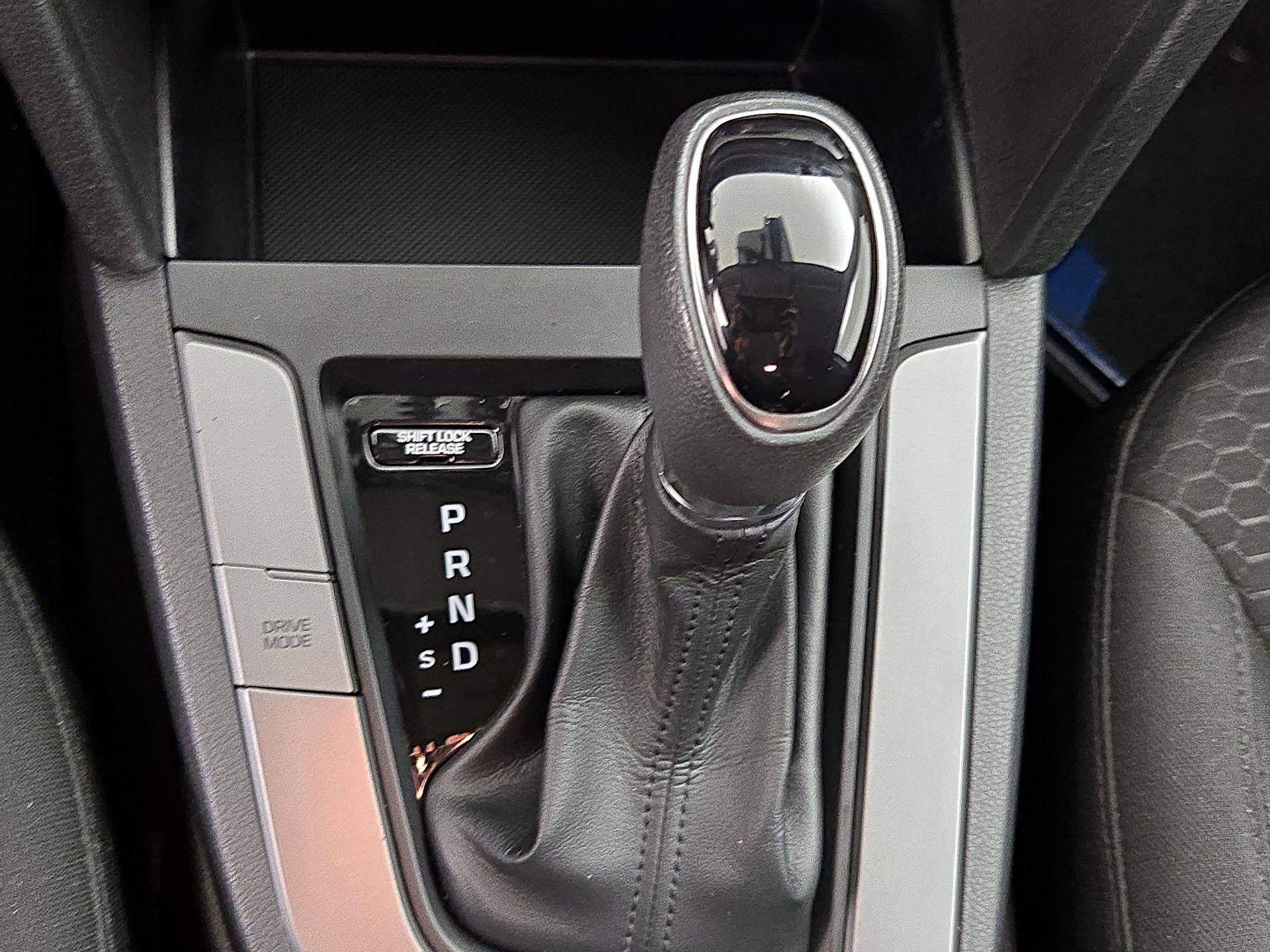 Thumbnail: 2020 Hyundai Elantra - 17