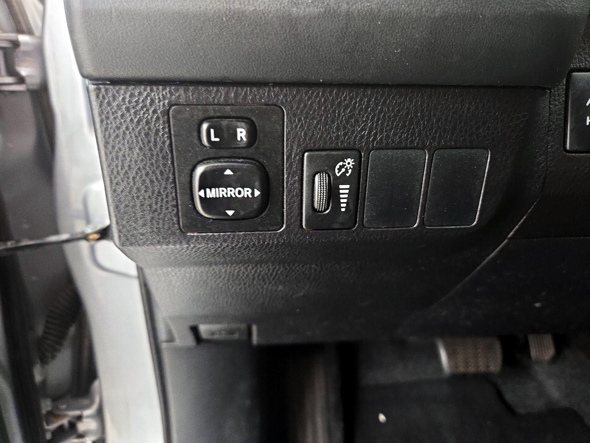 Thumbnail: 2016 Toyota RAV4 - 13