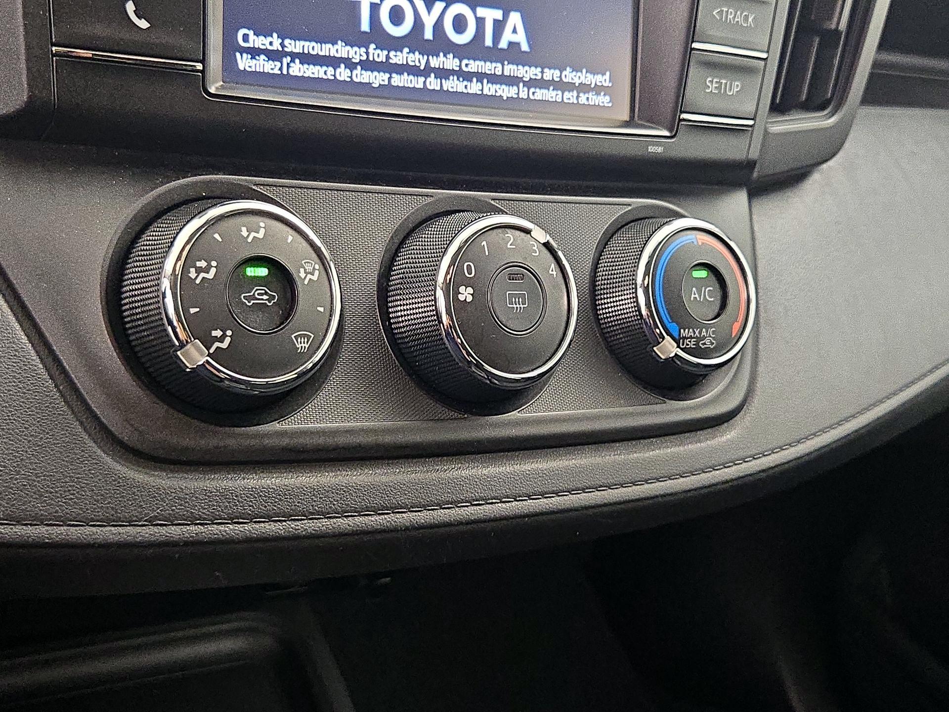 Thumbnail: 2016 Toyota RAV4 - 16