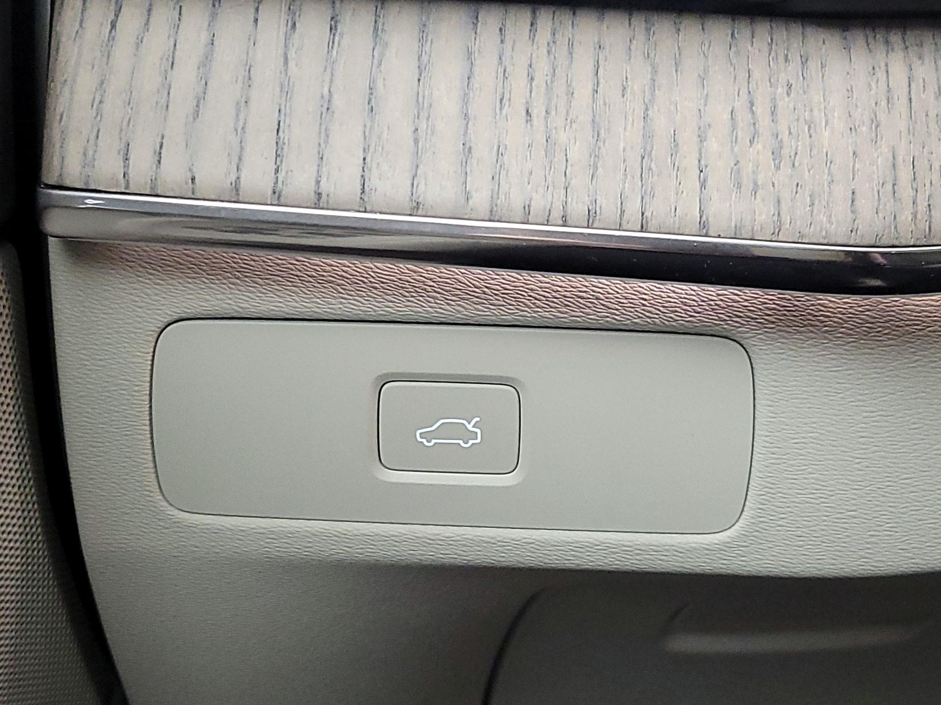 Thumbnail: 2023 Volvo XC90 - 13