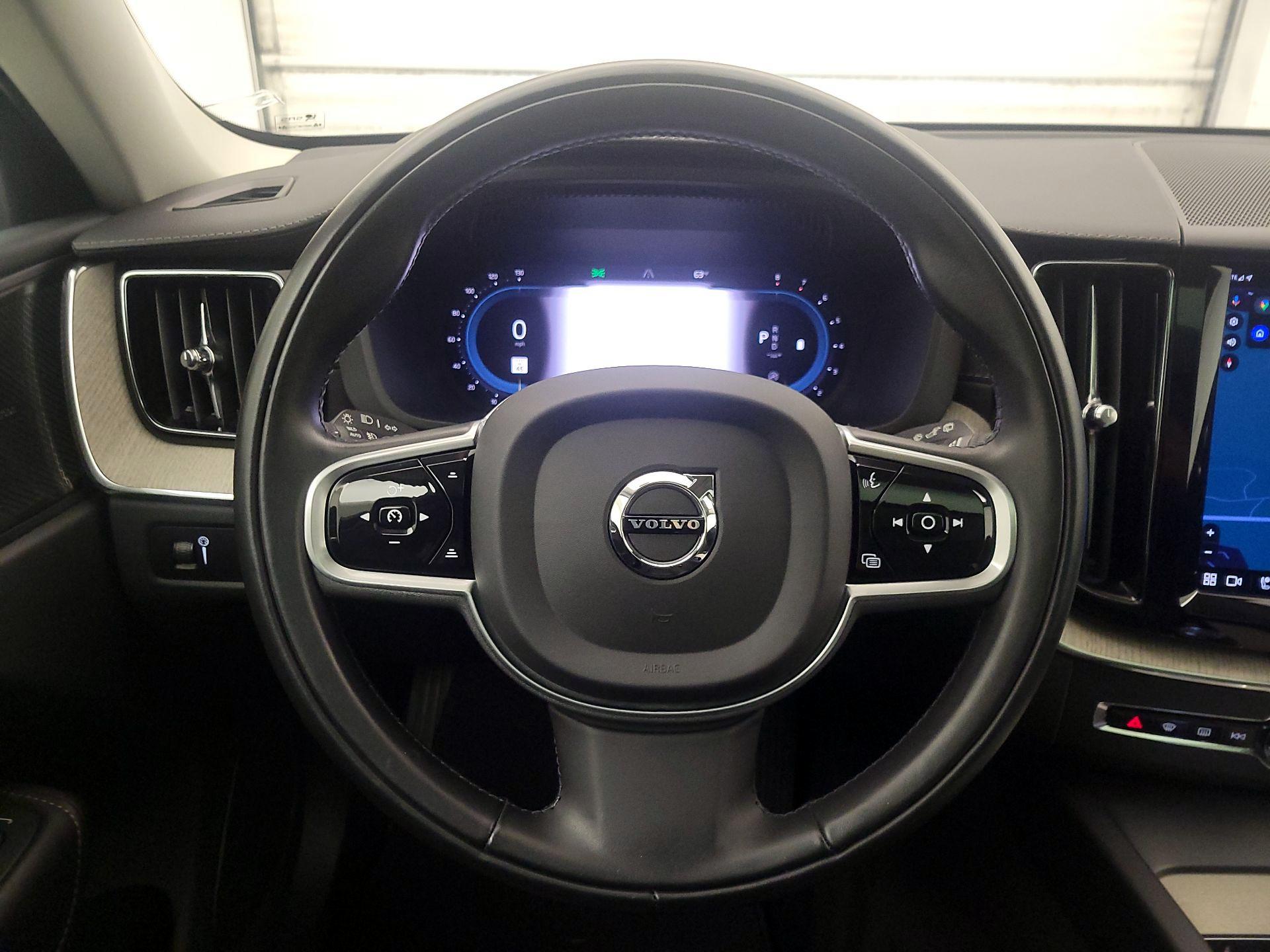 Thumbnail: 2022 Volvo XC60 - 10