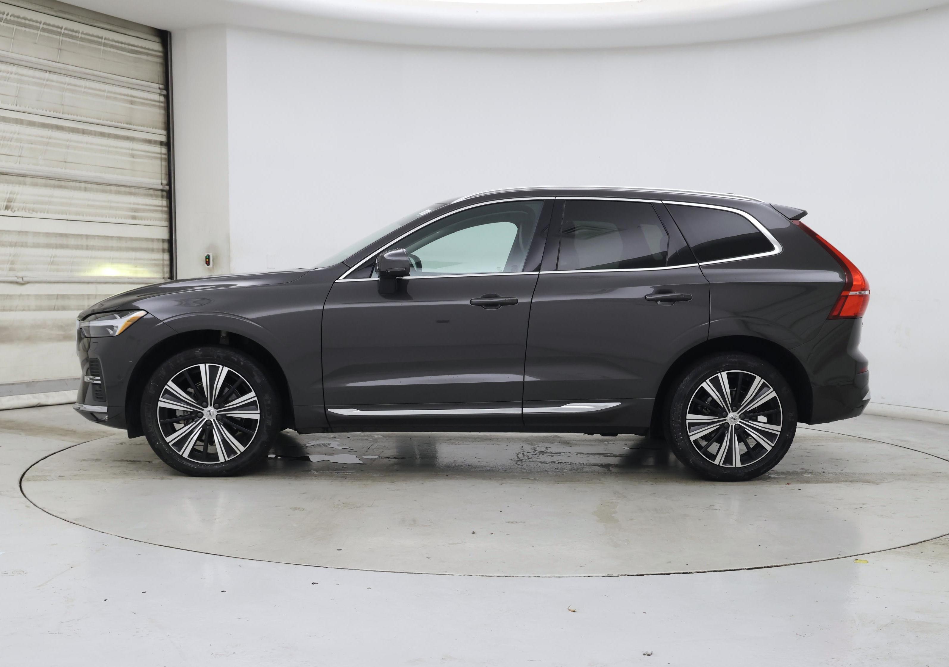 Thumbnail: 2022 Volvo XC60 - 3