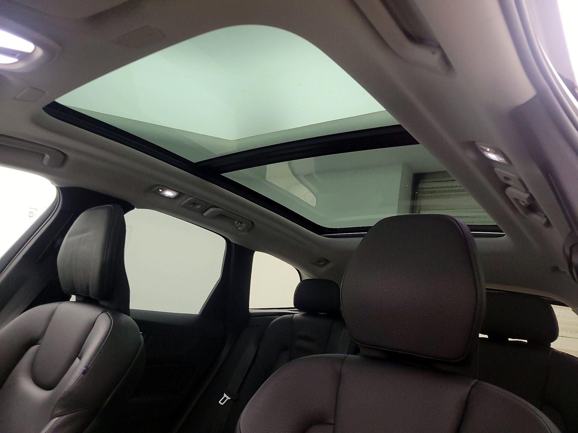 Thumbnail: 2023 Volvo XC60 - 19