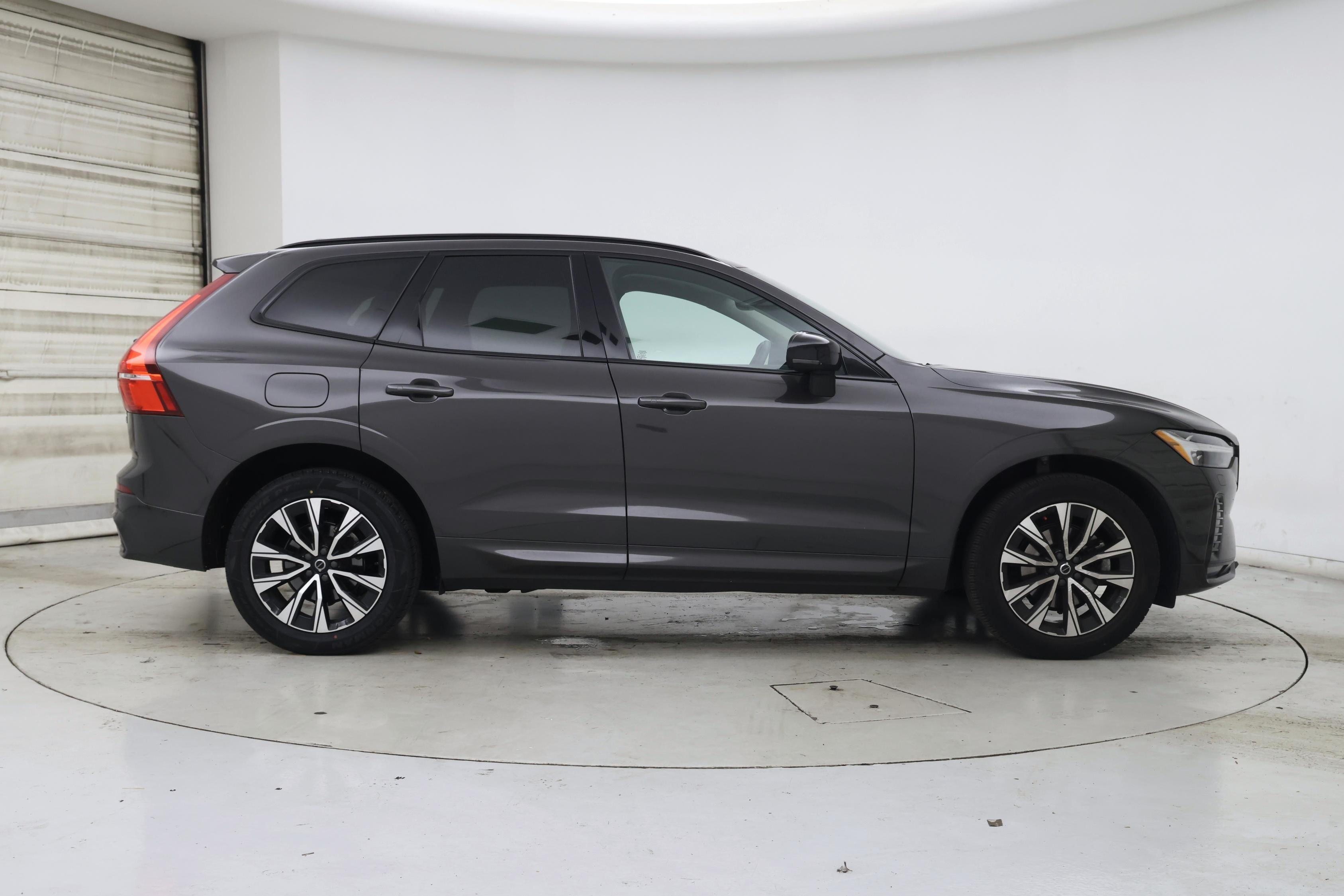 Thumbnail: 2023 Volvo XC60 - 7
