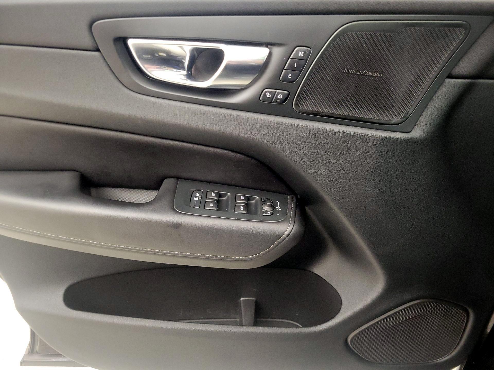 Thumbnail: 2022 Volvo XC60 - 12