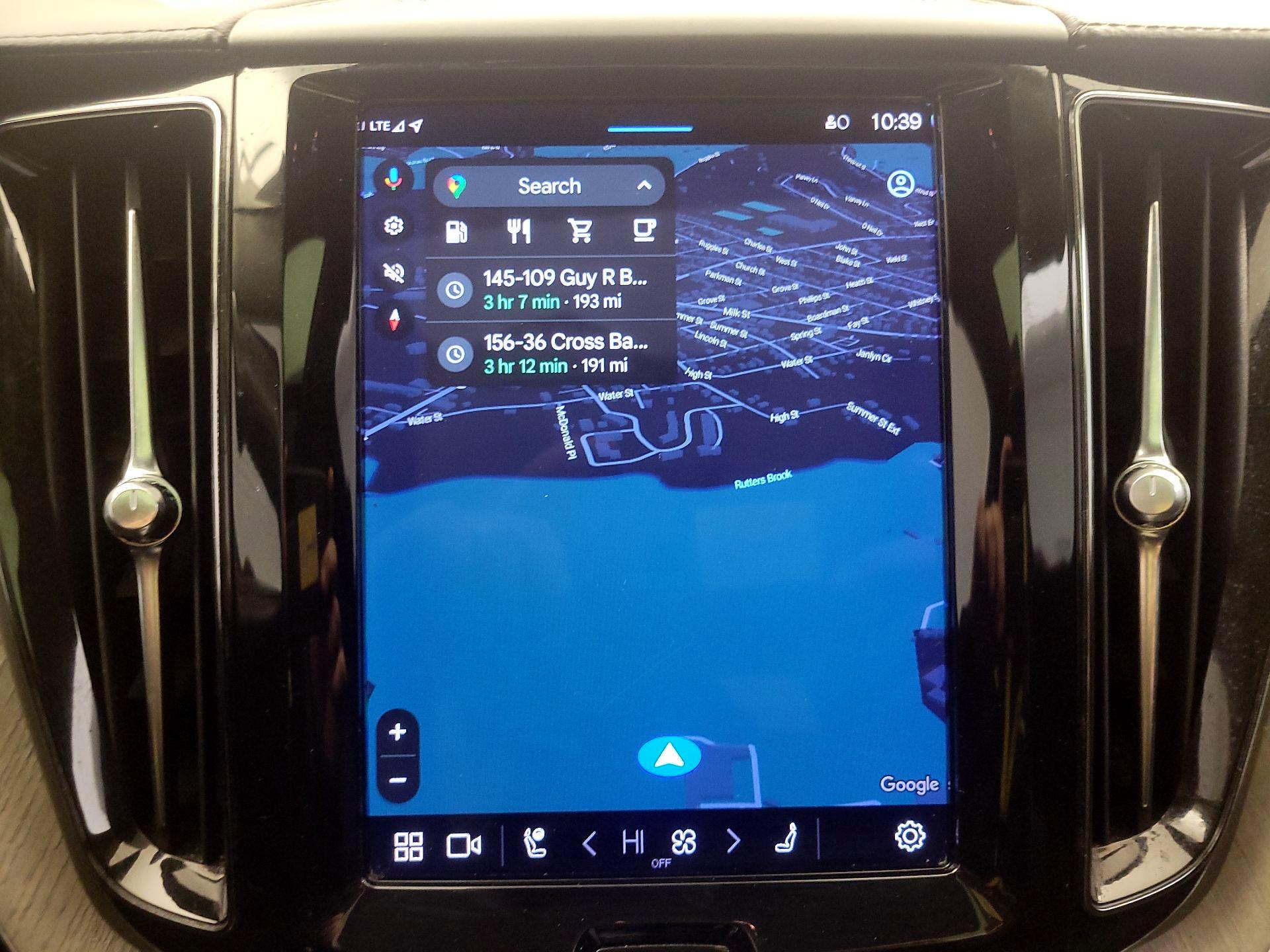 Thumbnail: 2022 Volvo XC60 - 14