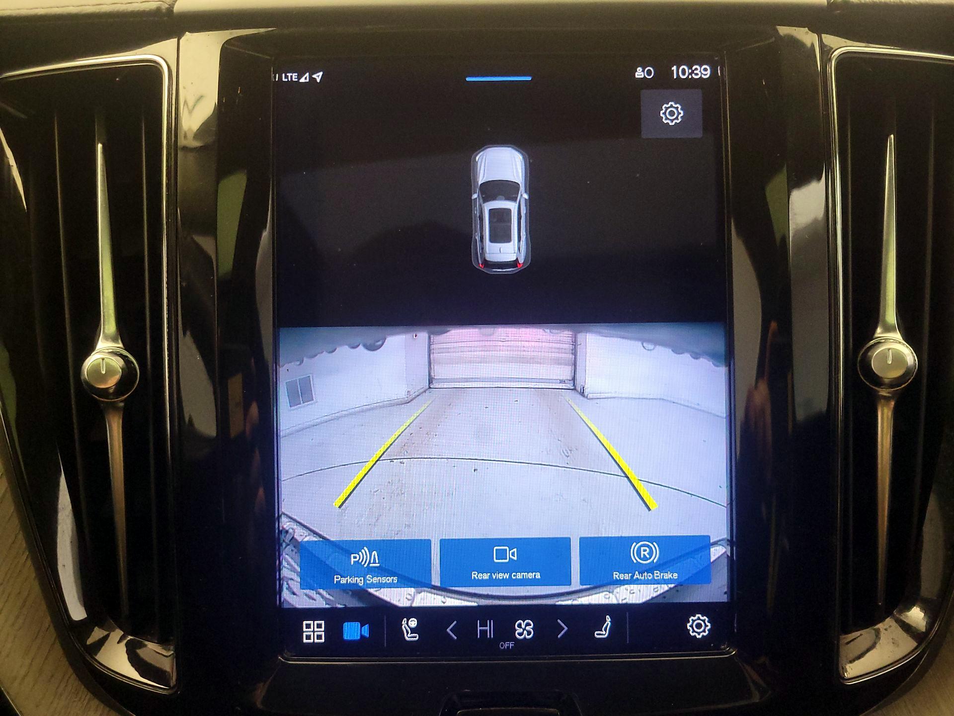 Thumbnail: 2022 Volvo XC60 - 15